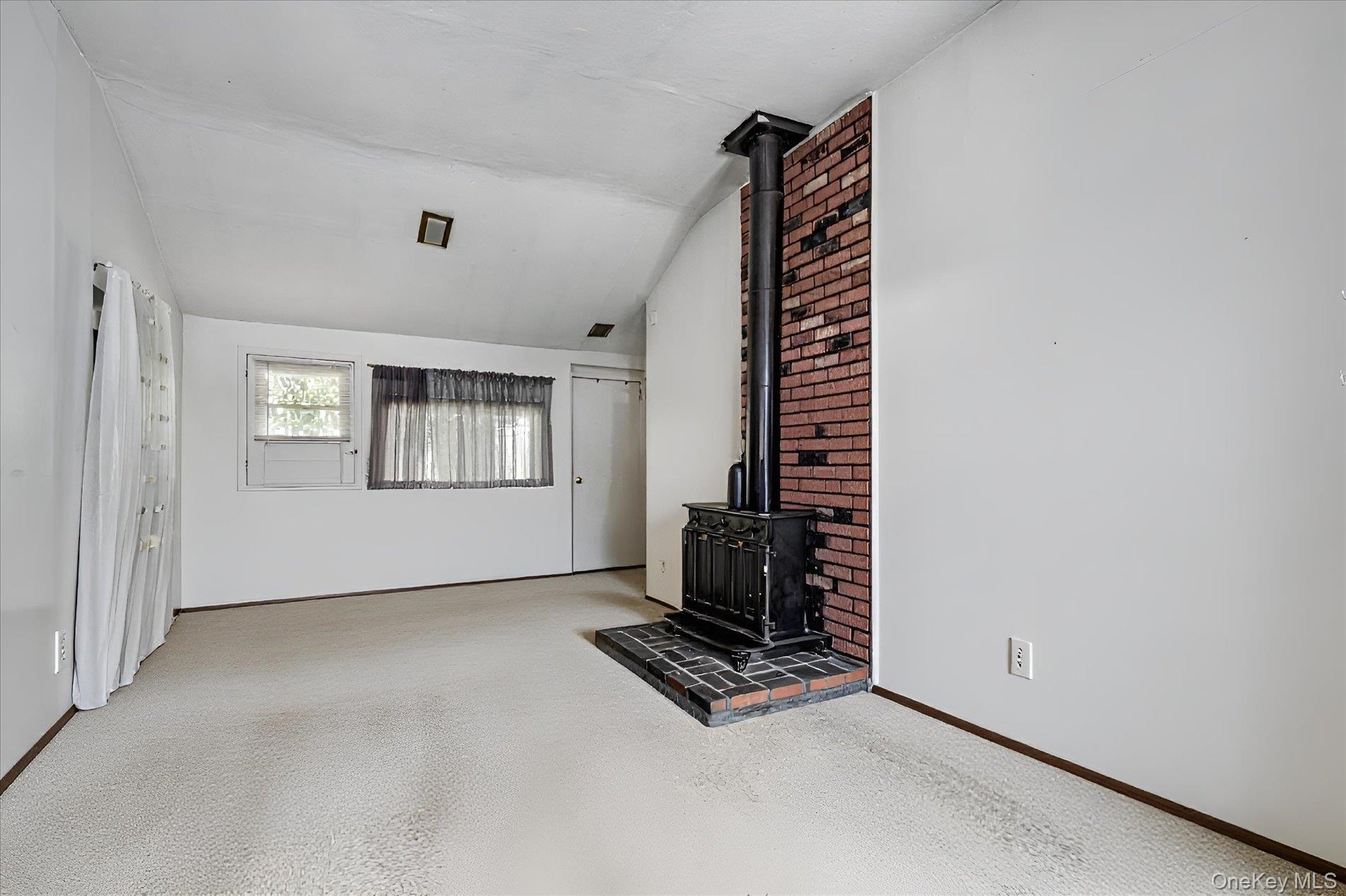 307 Old Country Road – For Sale photo 14