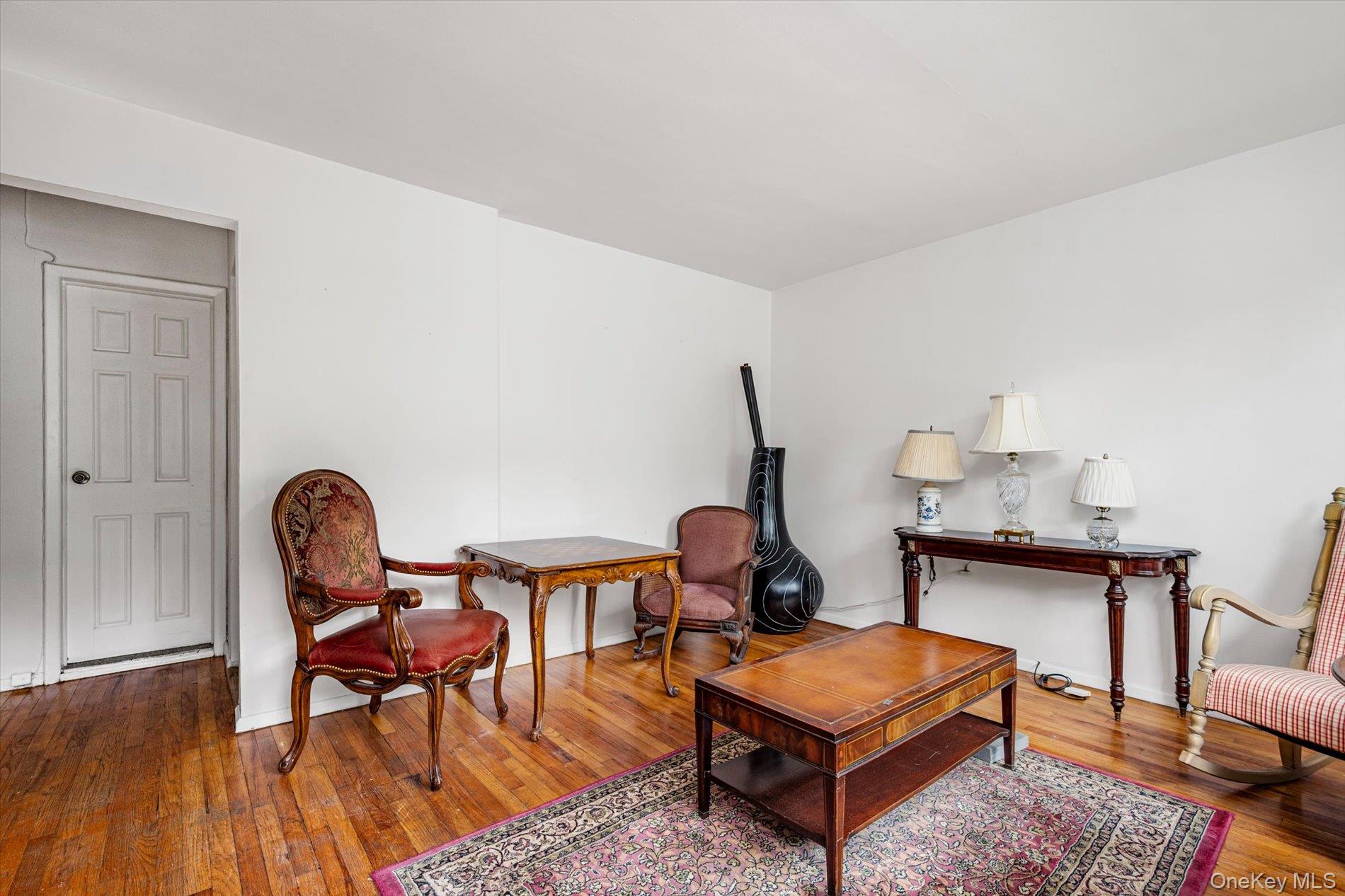 307 Old Country Road – For Sale photo 5