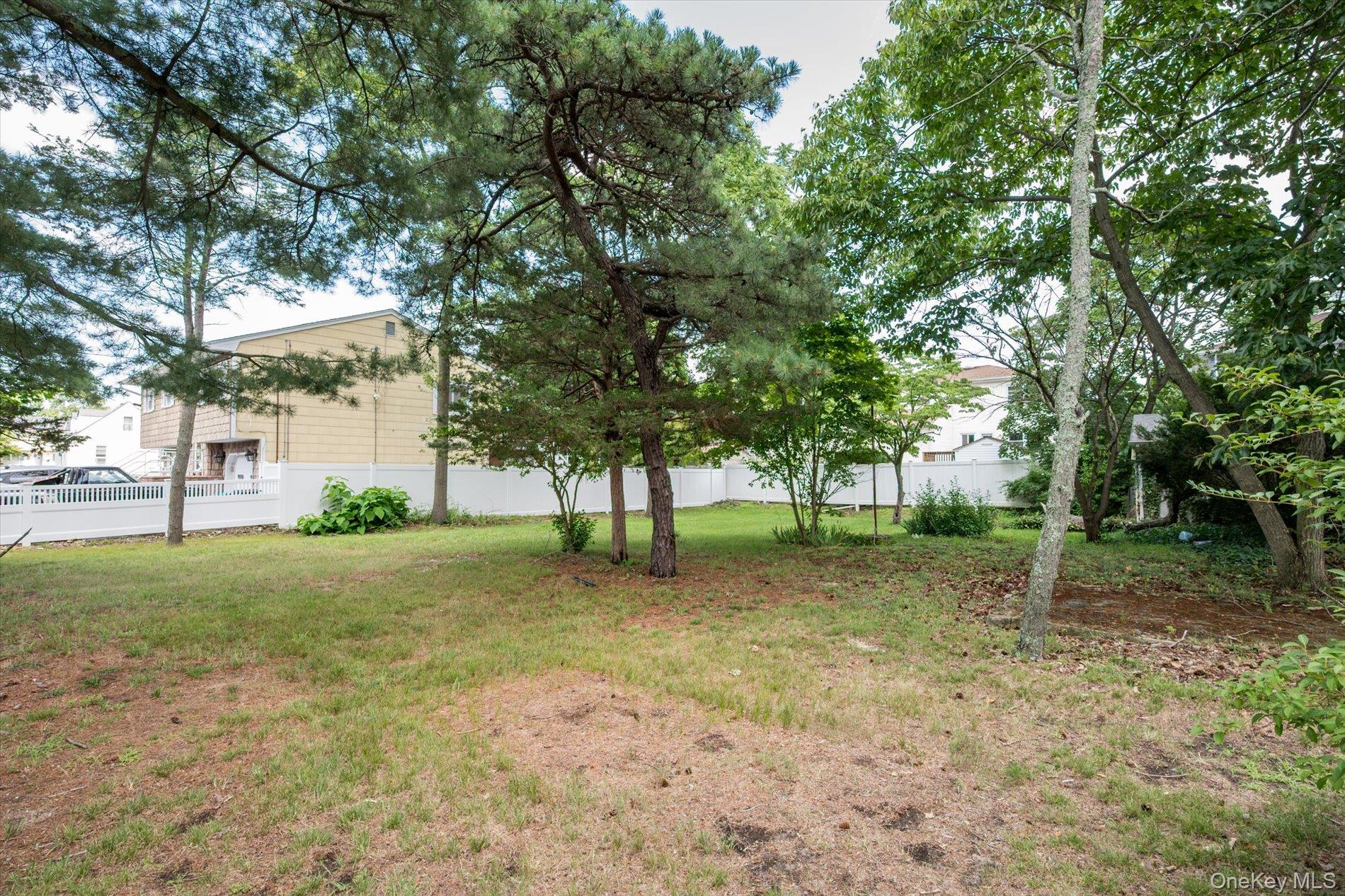 307 Old Country Road – For Sale photo 19