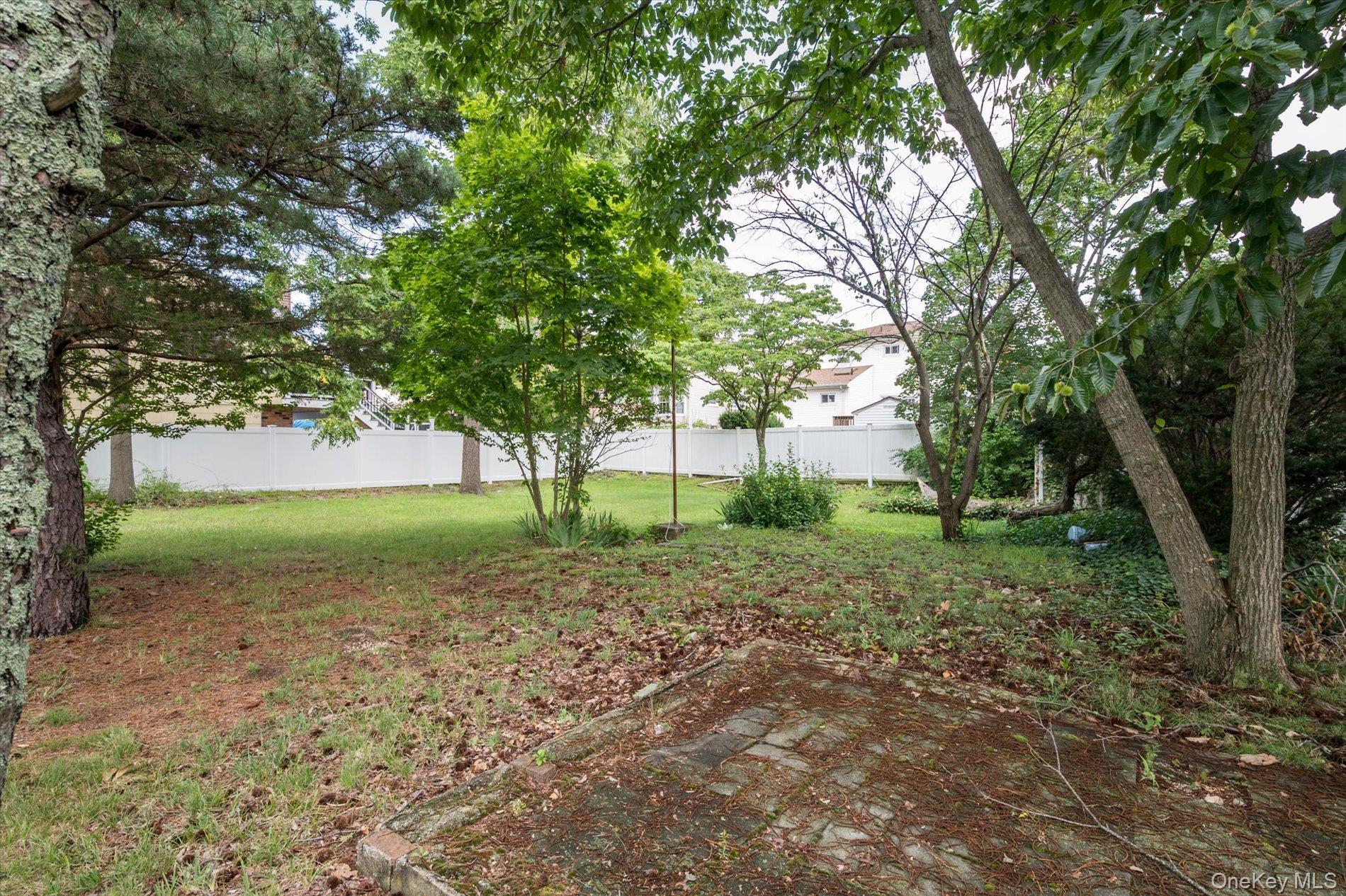 307 Old Country Road – For Sale photo 18