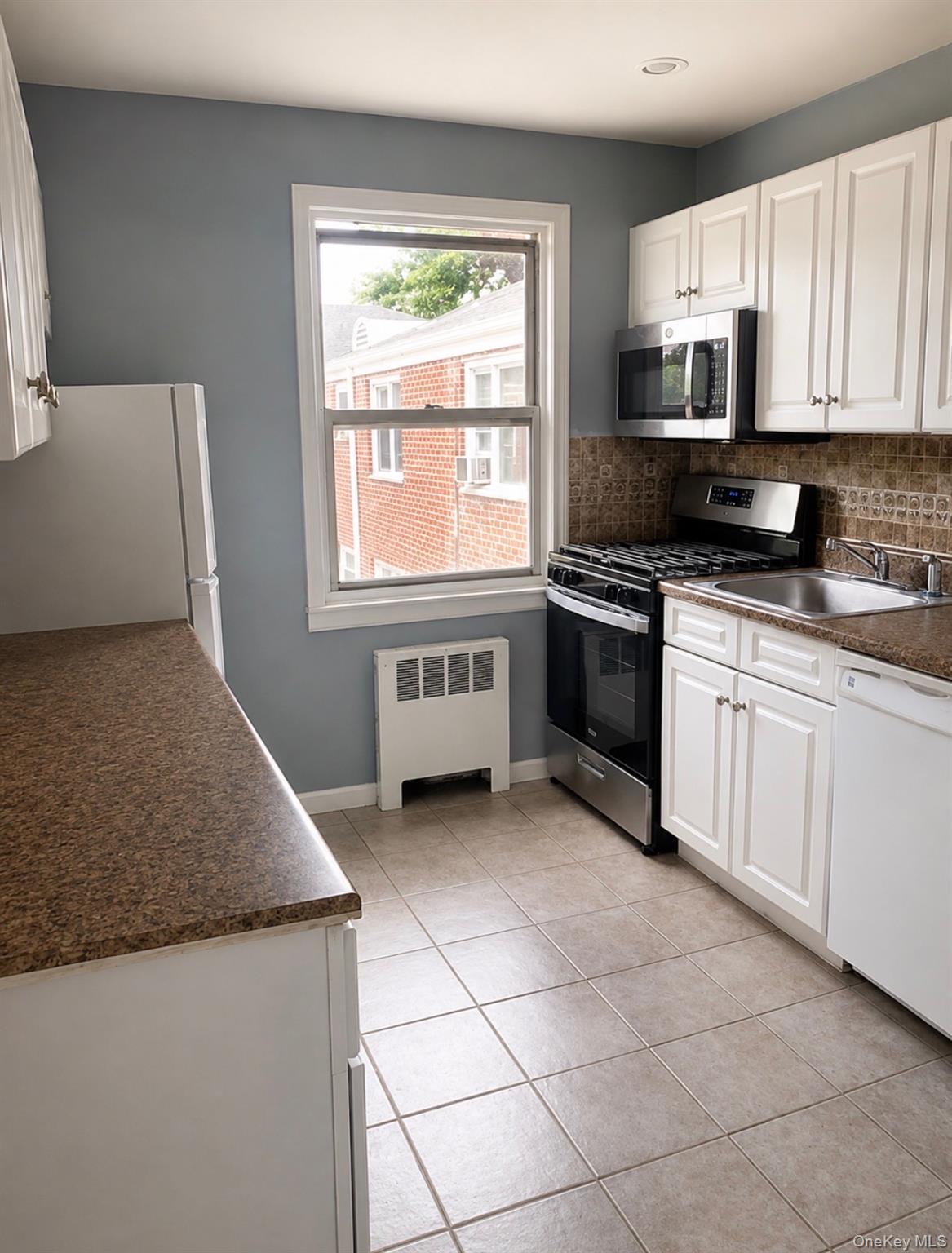 205 W Post Road, Unit E2H