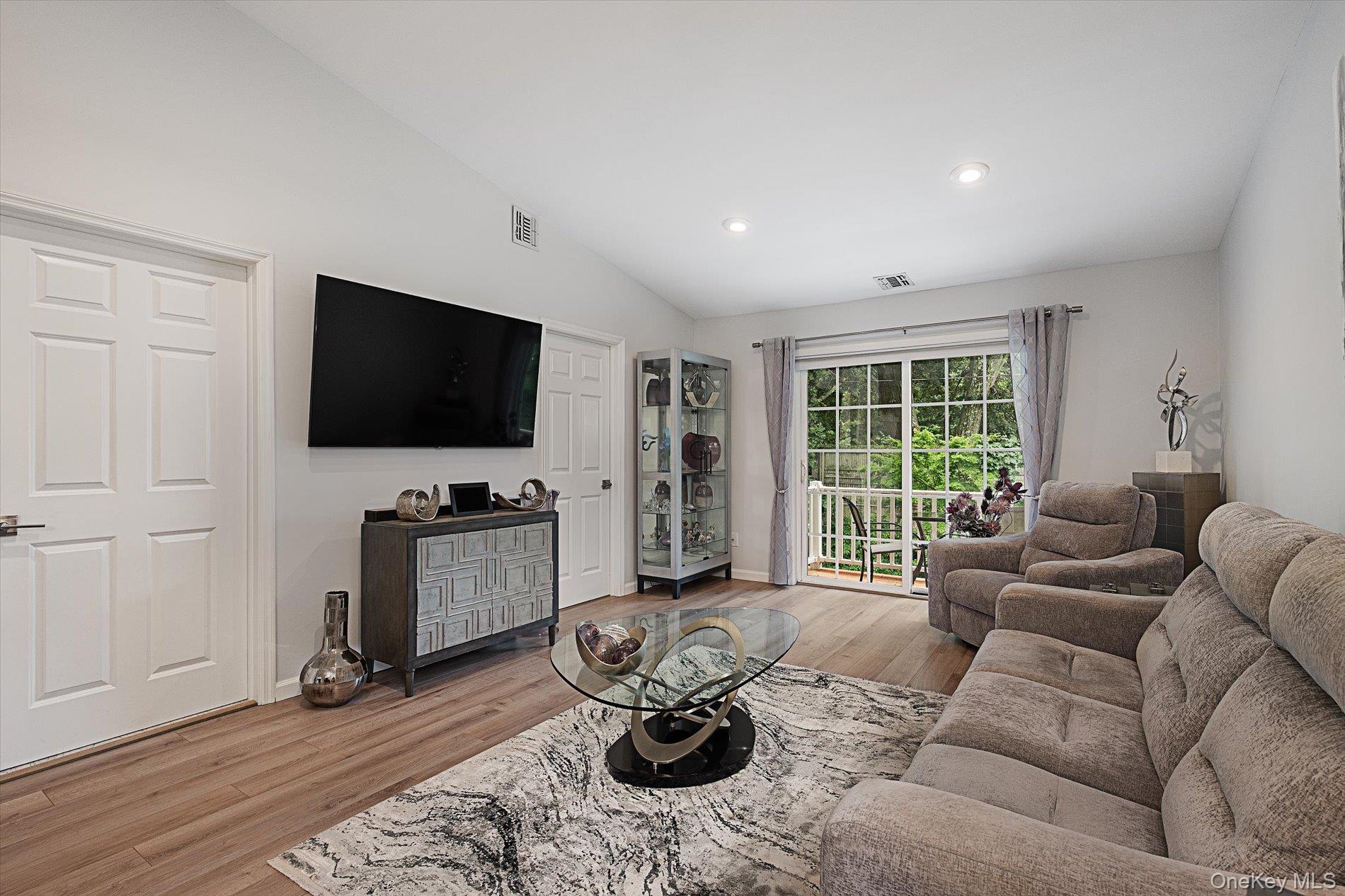 1116 Savoy Drive – For Sale photo 9