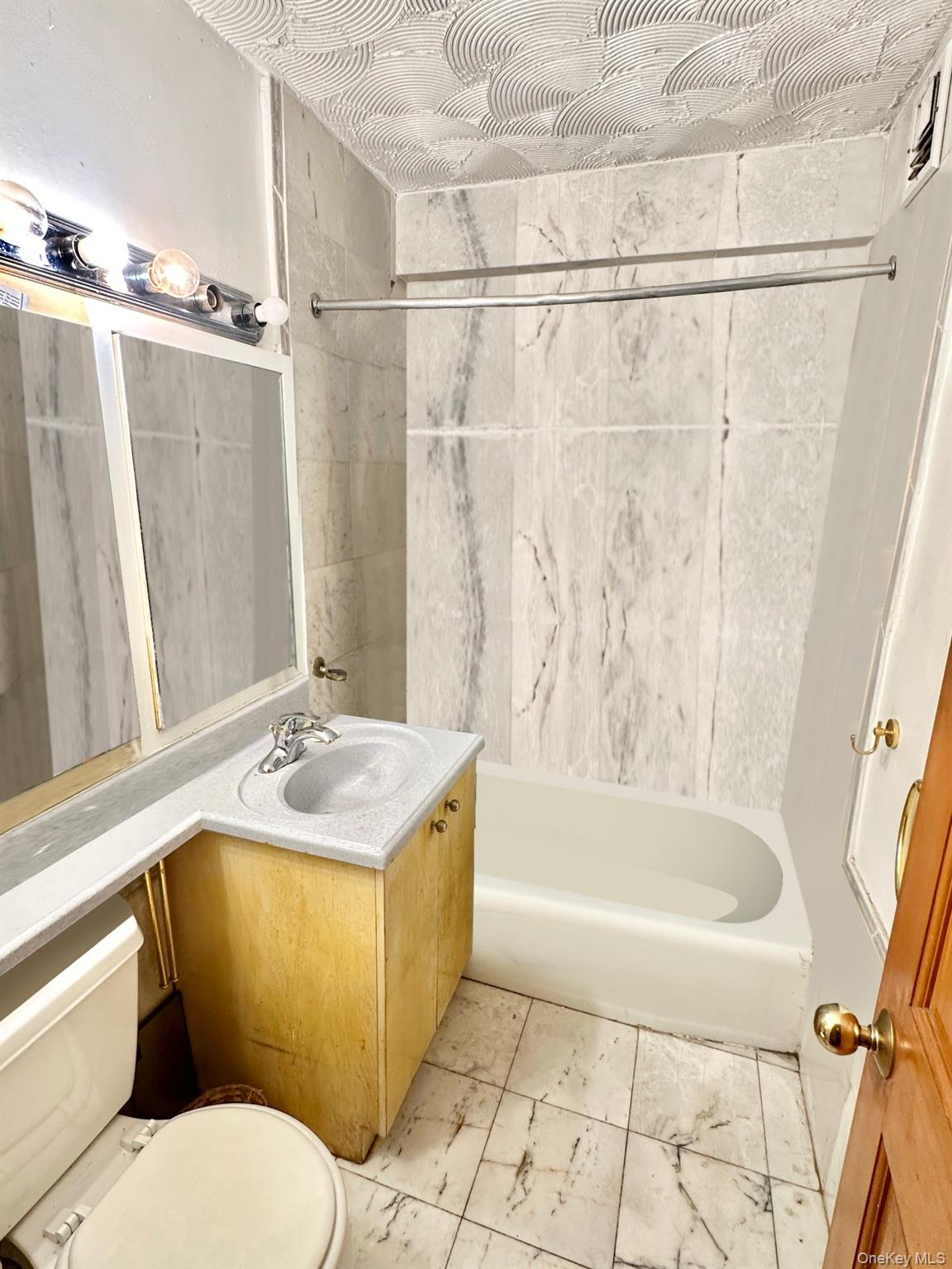 61-20 Grand Central Parkway, Unit C102 photo 6
