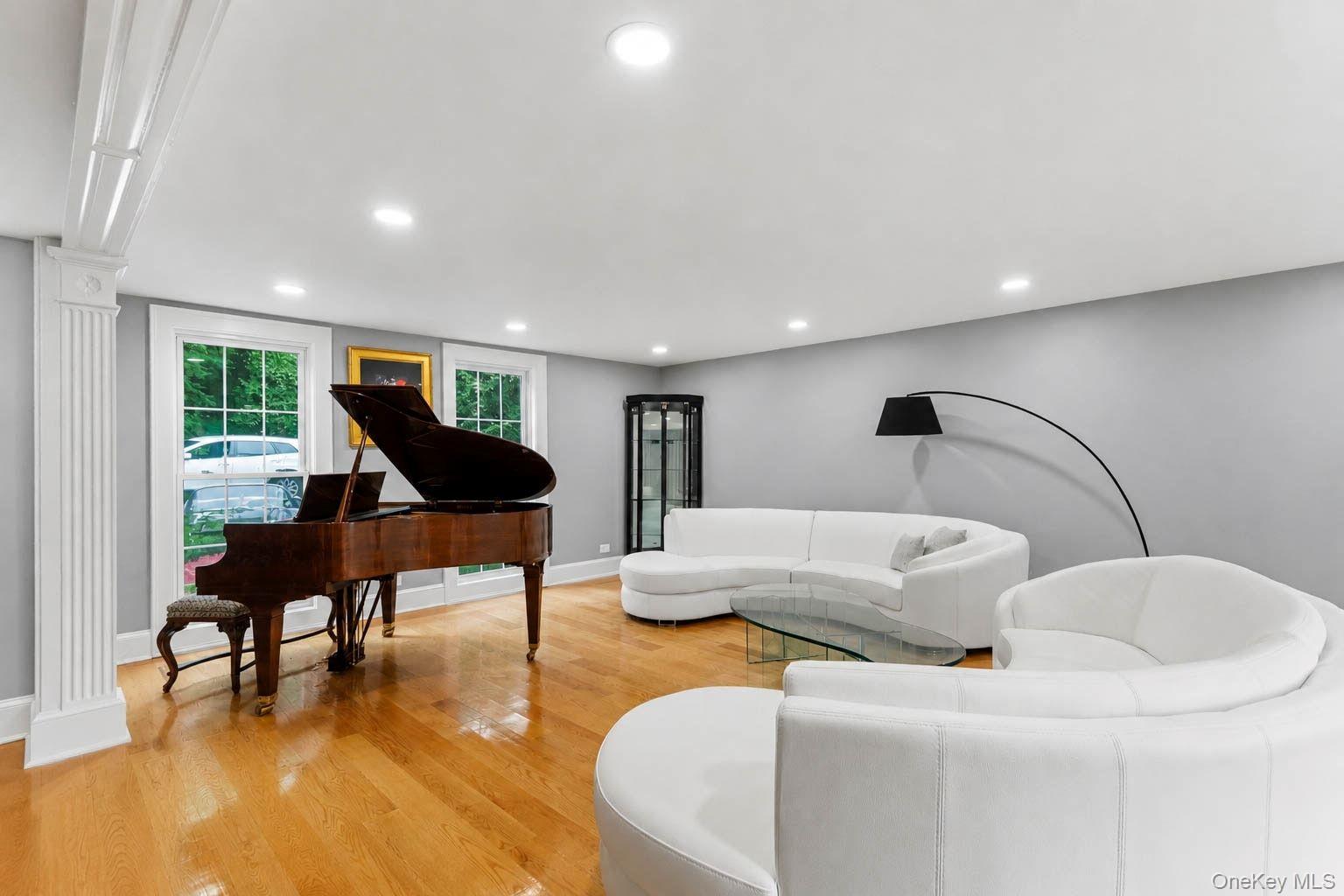 450 Oyster Bay Road – For Sale photo 4