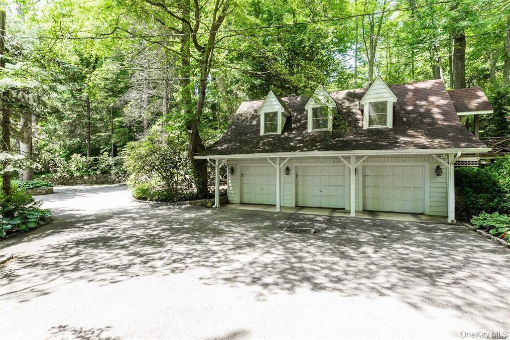 450 Oyster Bay Road – For Sale photo 24