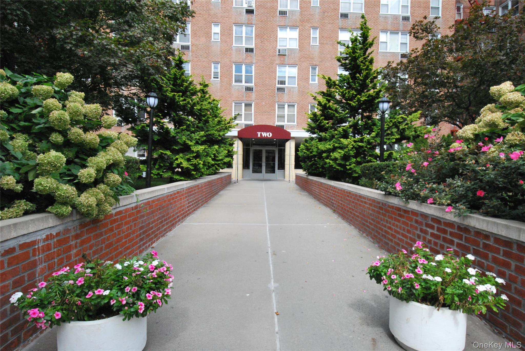 2 Sadore Lane, Unit 5E