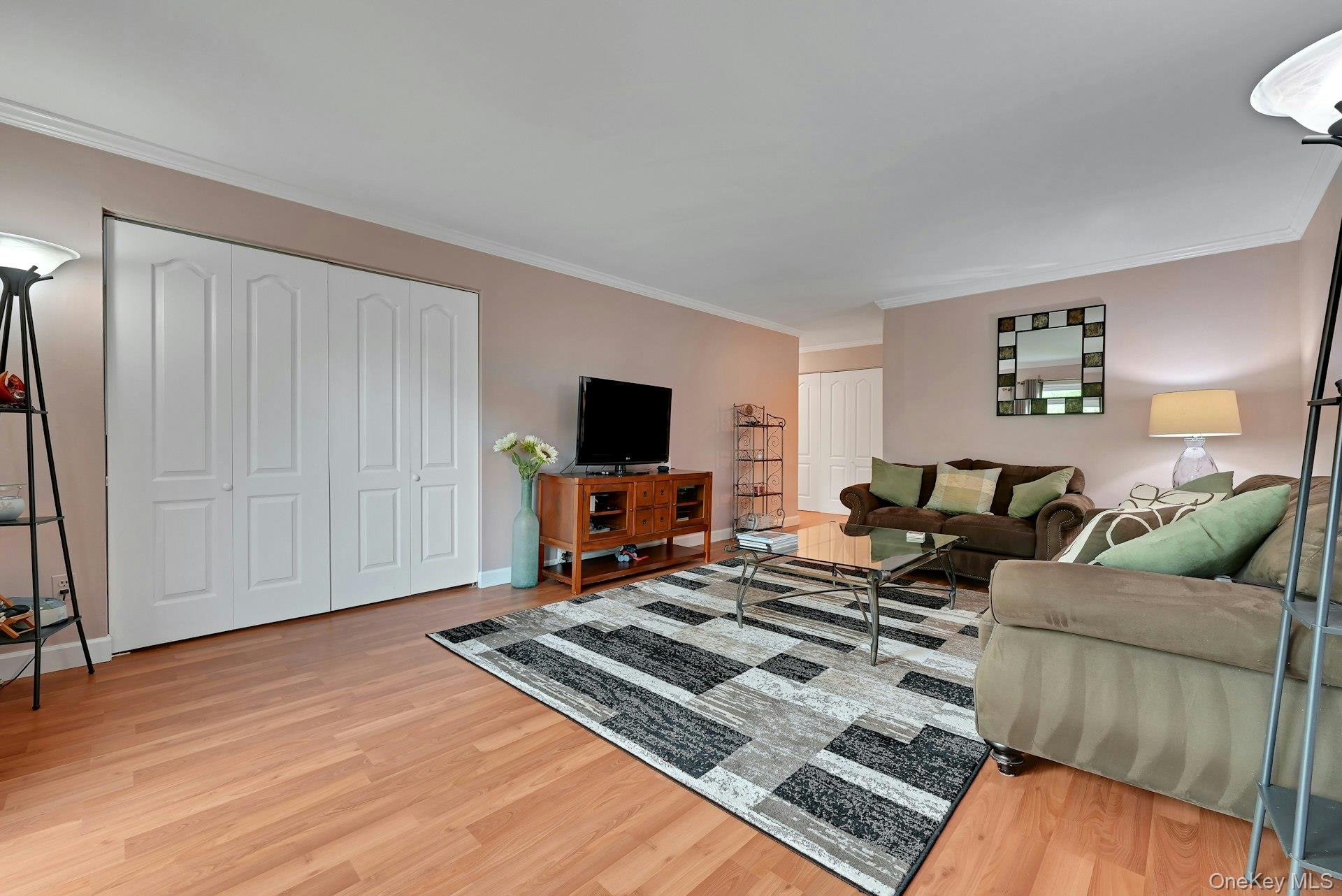 26 Kenneth Stuart, Unit A photo 8