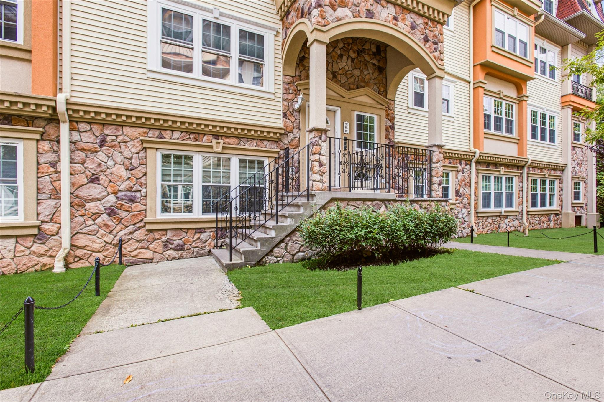 16 Elm Street, Unit 301 photo 3