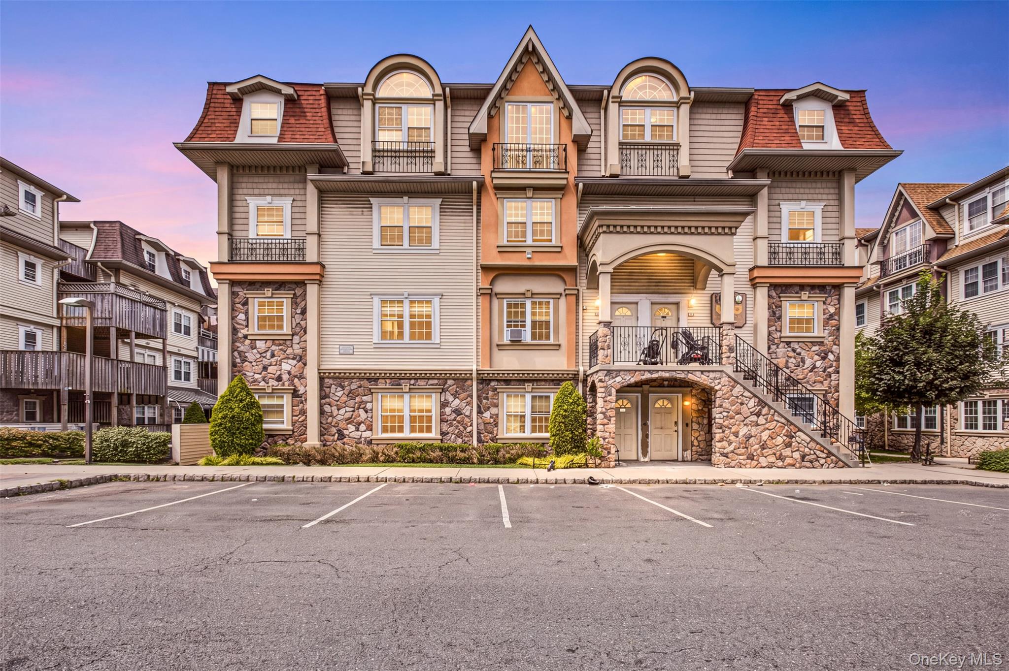 16 Elm Street, Unit 301