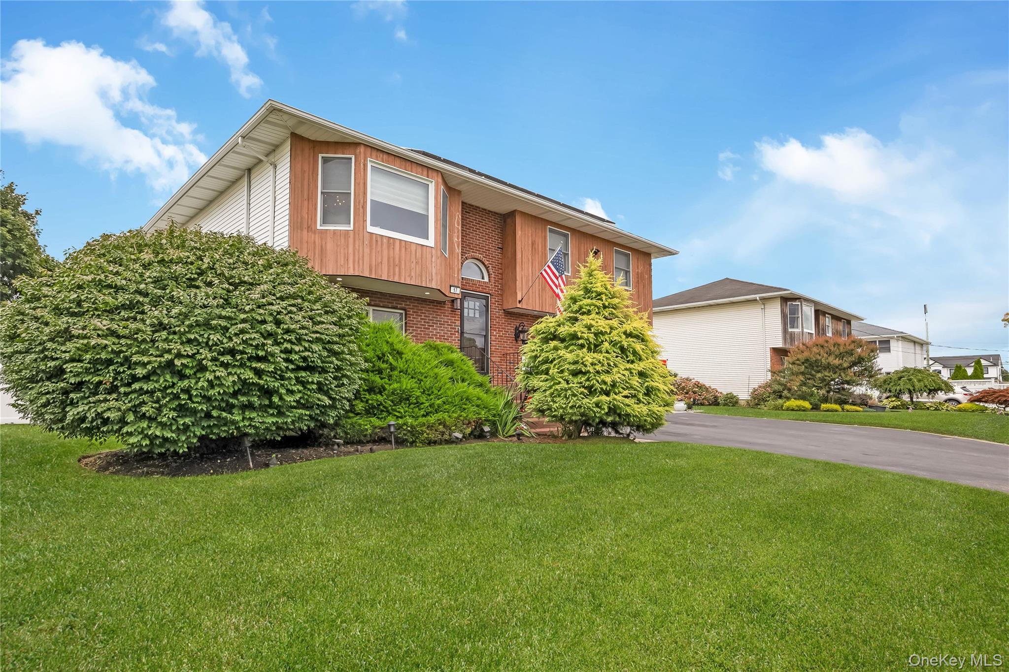 17 E Lincoln Avenue – For Sale photo 2