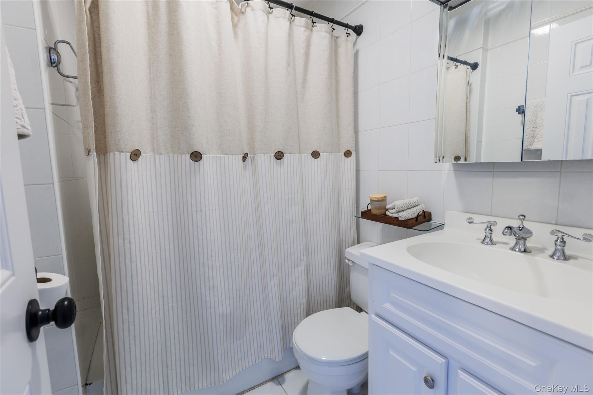 401 Little East Neck Road S – For Sale photo 9
