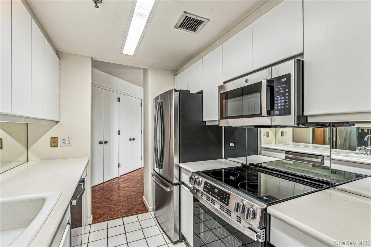 100 Hilton Avenue, Unit 707 photo 6