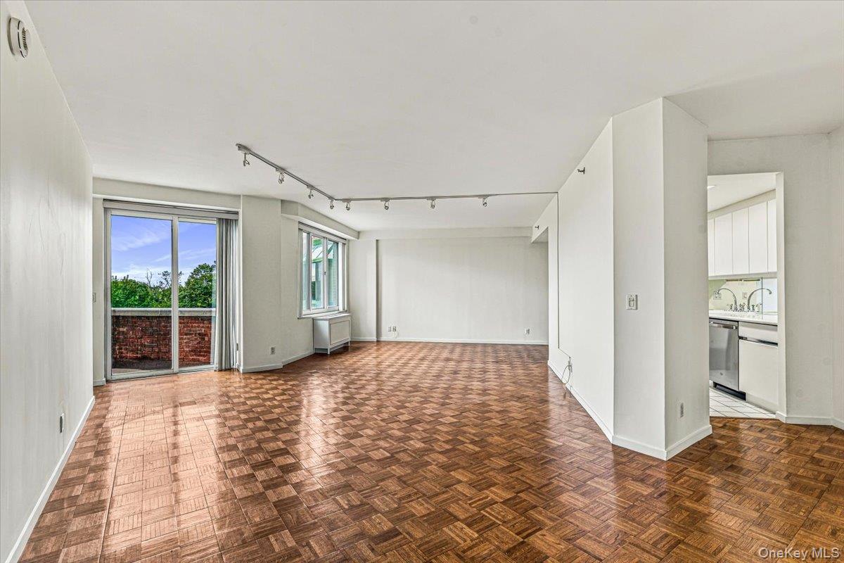 100 Hilton Avenue, Unit 707 photo 3