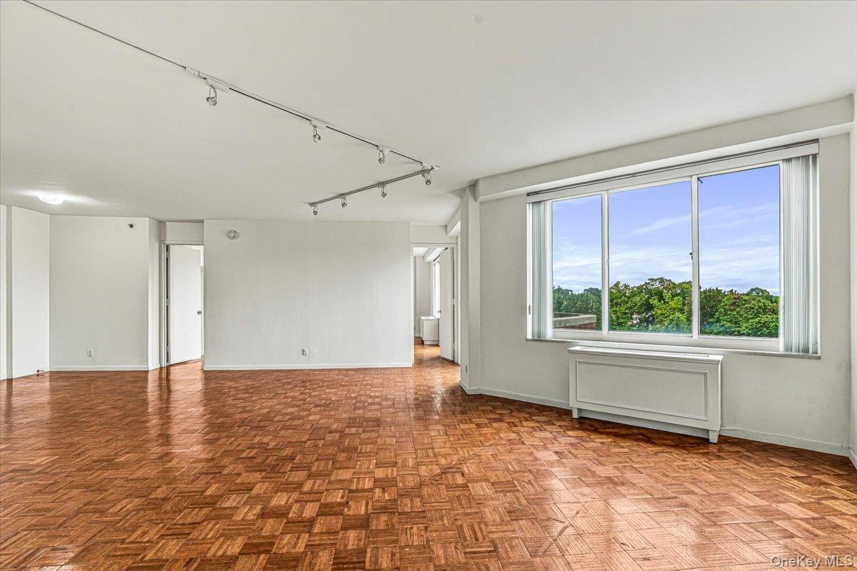 100 Hilton Avenue, Unit 707 photo 4