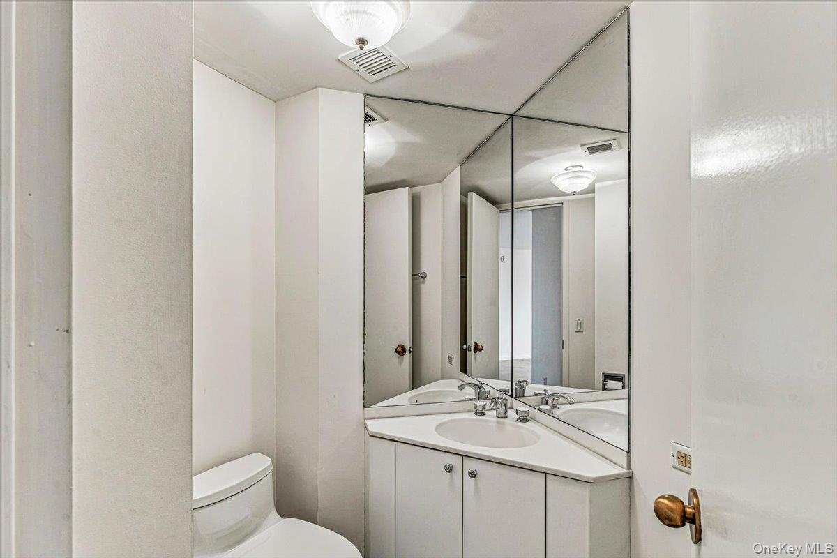 100 Hilton Avenue, Unit 707 photo 8