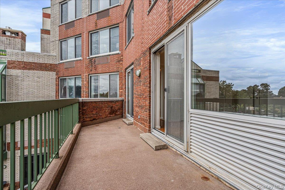100 Hilton Avenue, Unit 707 photo 16