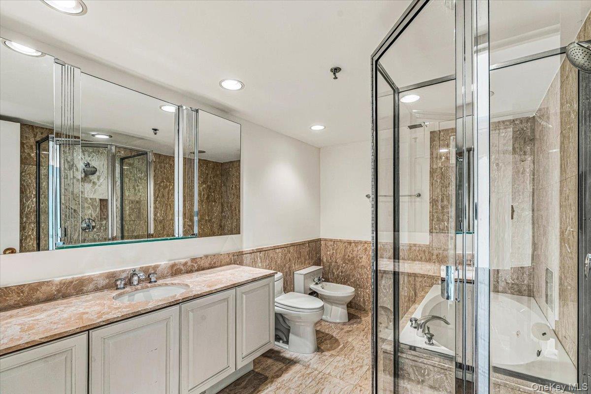 100 Hilton Avenue, Unit 707 photo 10