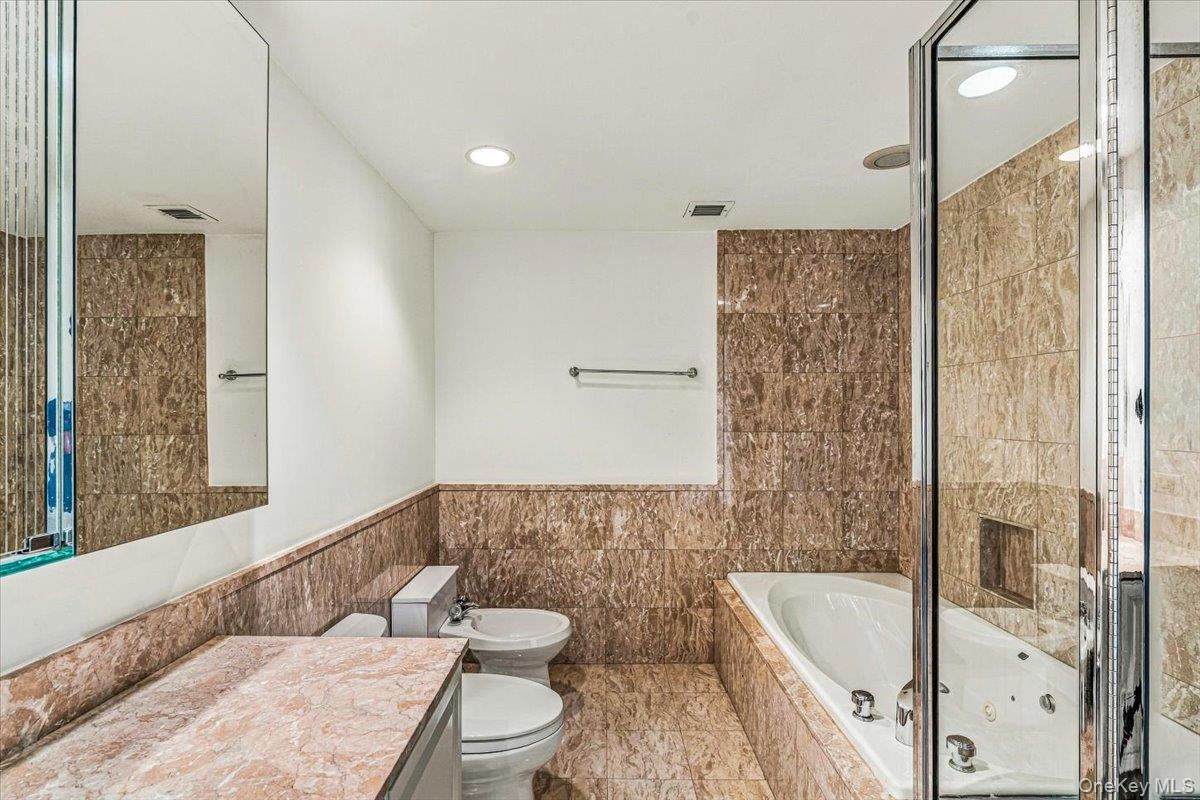 100 Hilton Avenue, Unit 707 photo 9
