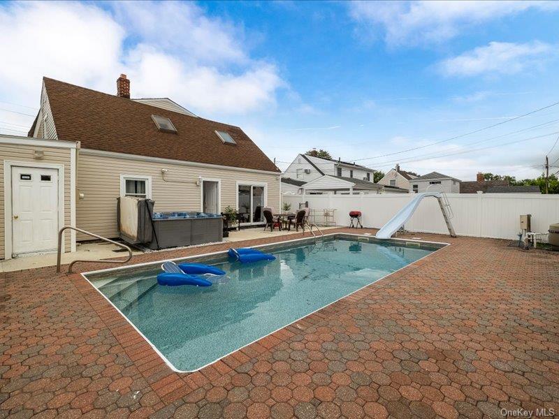 18 Old Farm Road – For Sale photo 27