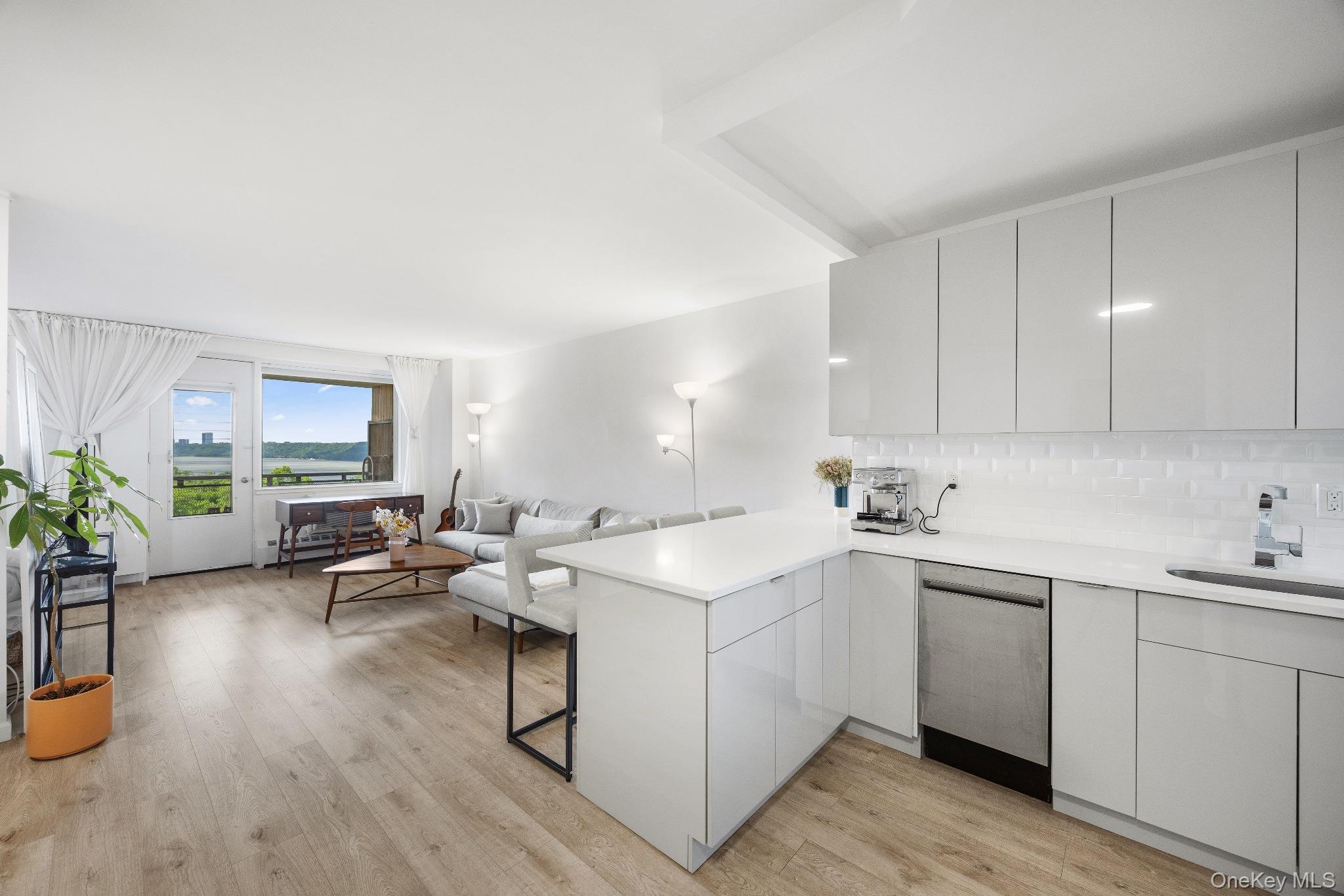 5900 Arlington Avenue, Unit 10R photo 7
