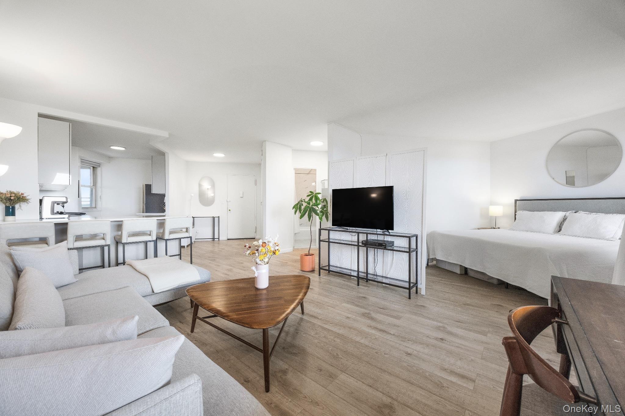 5900 Arlington Avenue, Unit 10R photo 3