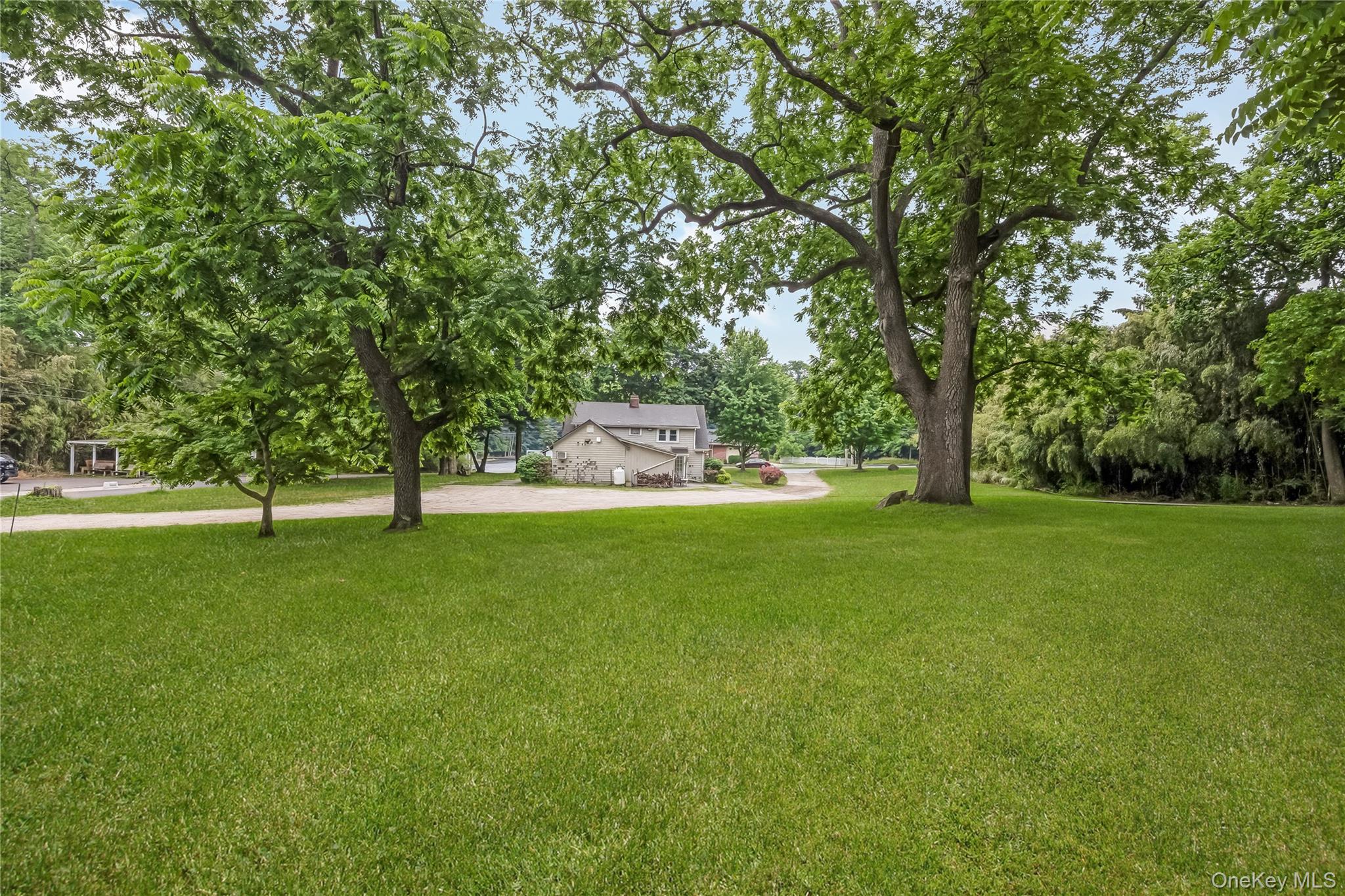 645 Middle Country Road – For Sale photo 4