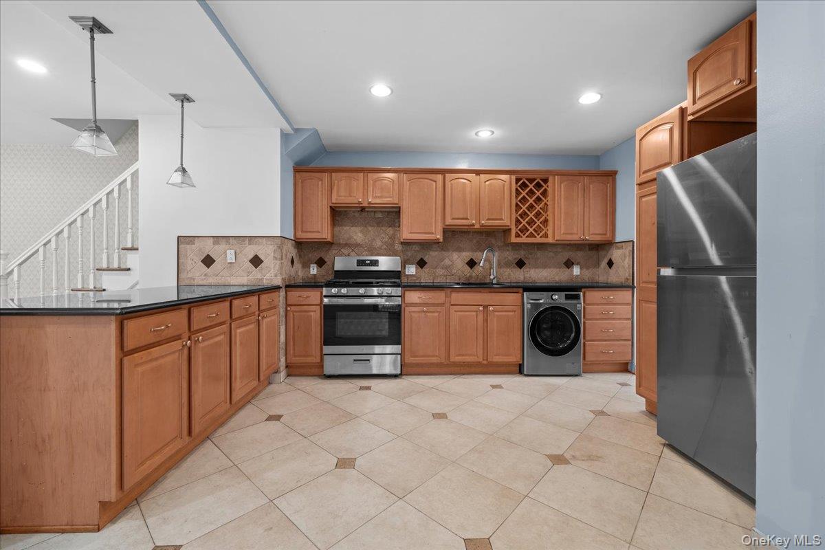 2351 Kingsland Avenue – For Sale photo 5