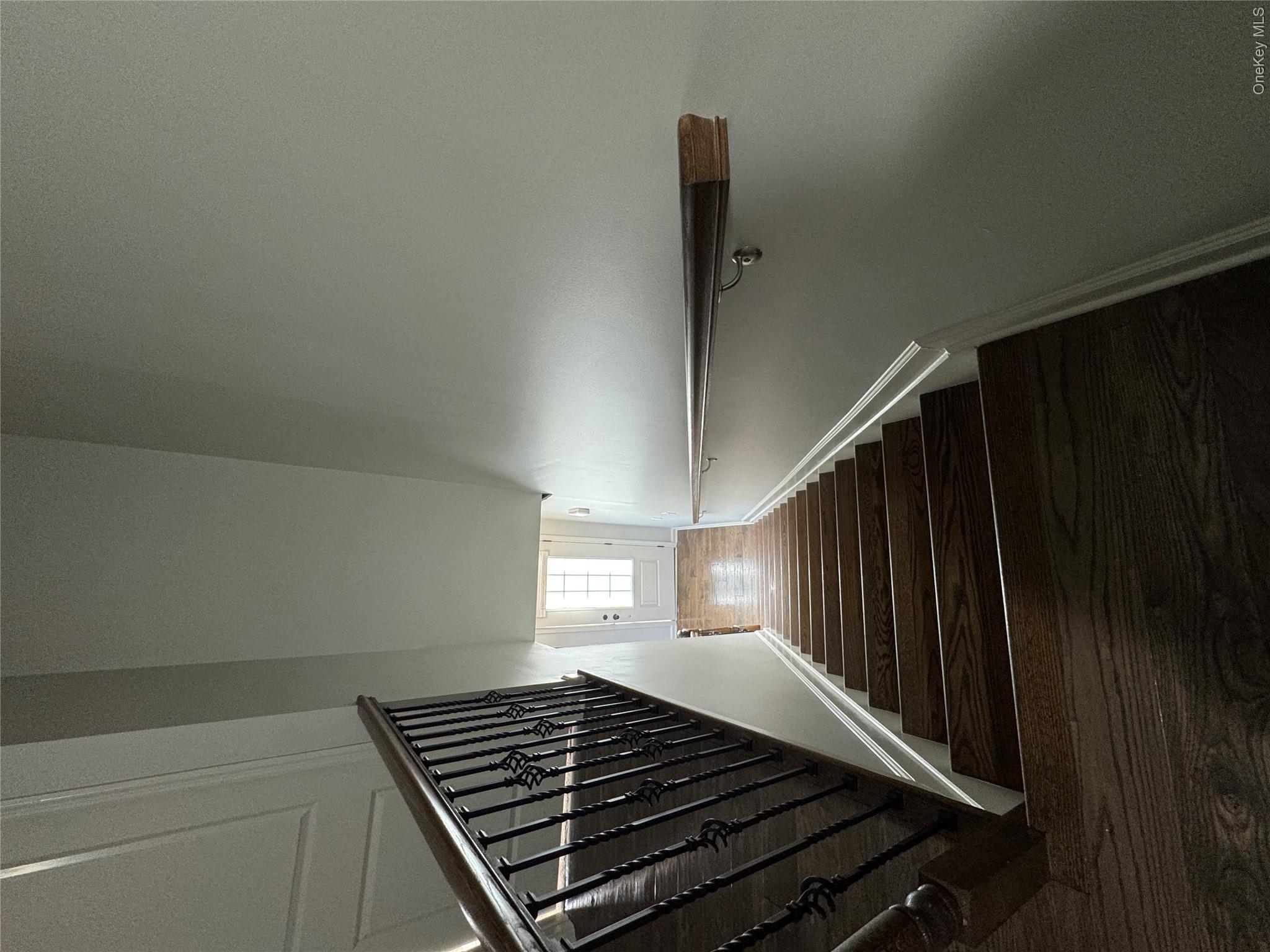 16 Boxwood Road – For Rent photo 2