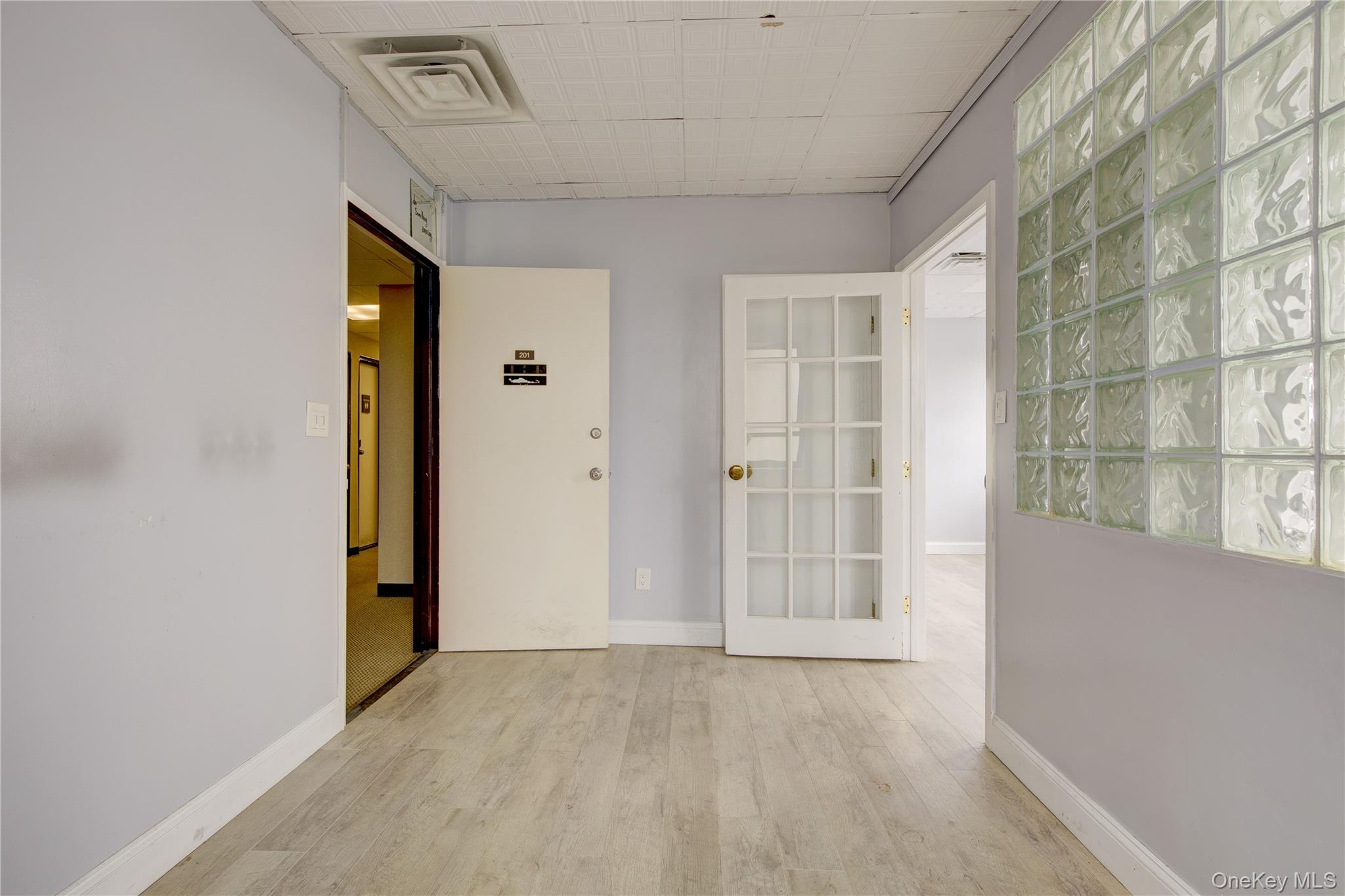 100 W Park Avenue, Unit 201 photo 10
