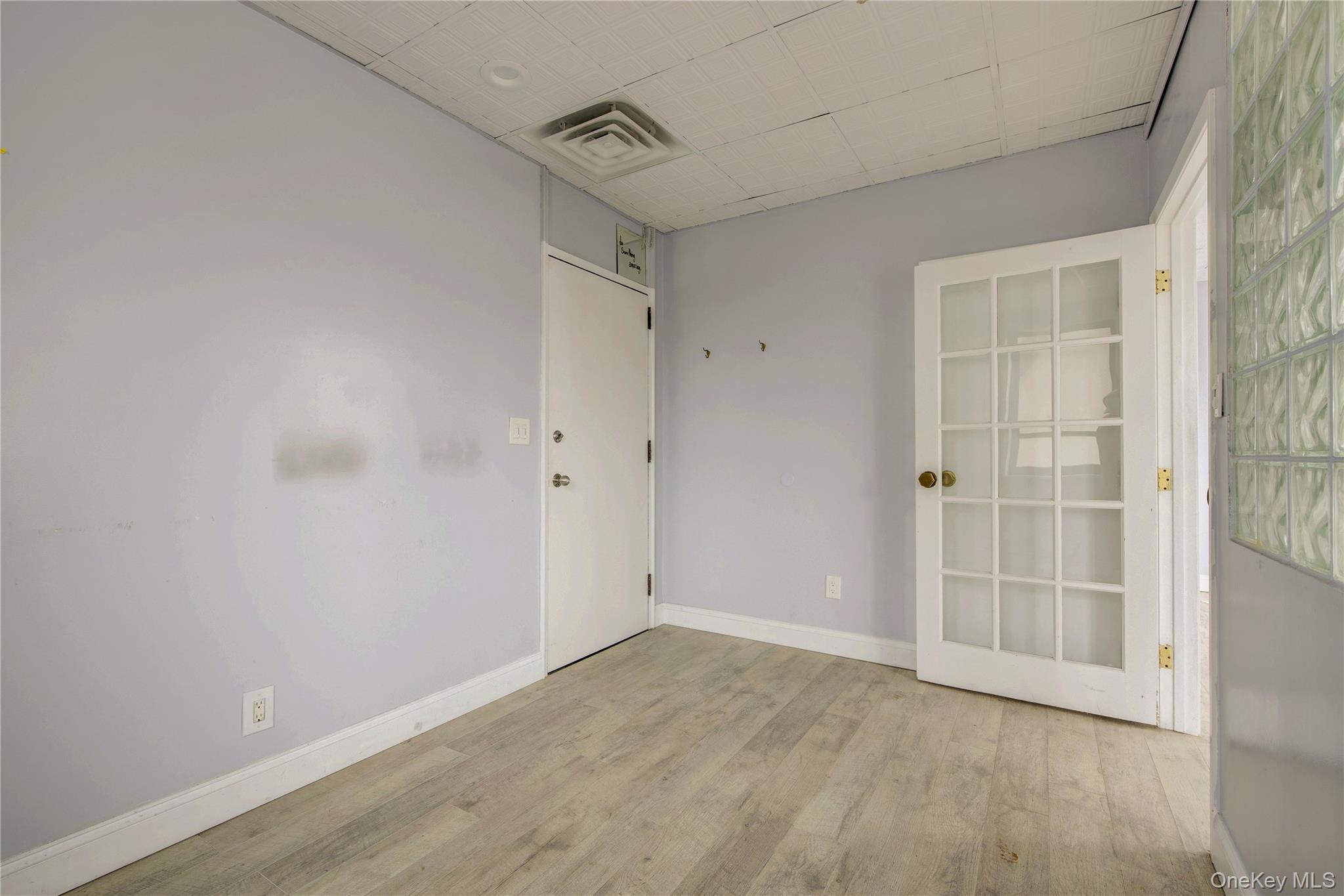 100 W Park Avenue, Unit 201 photo 3