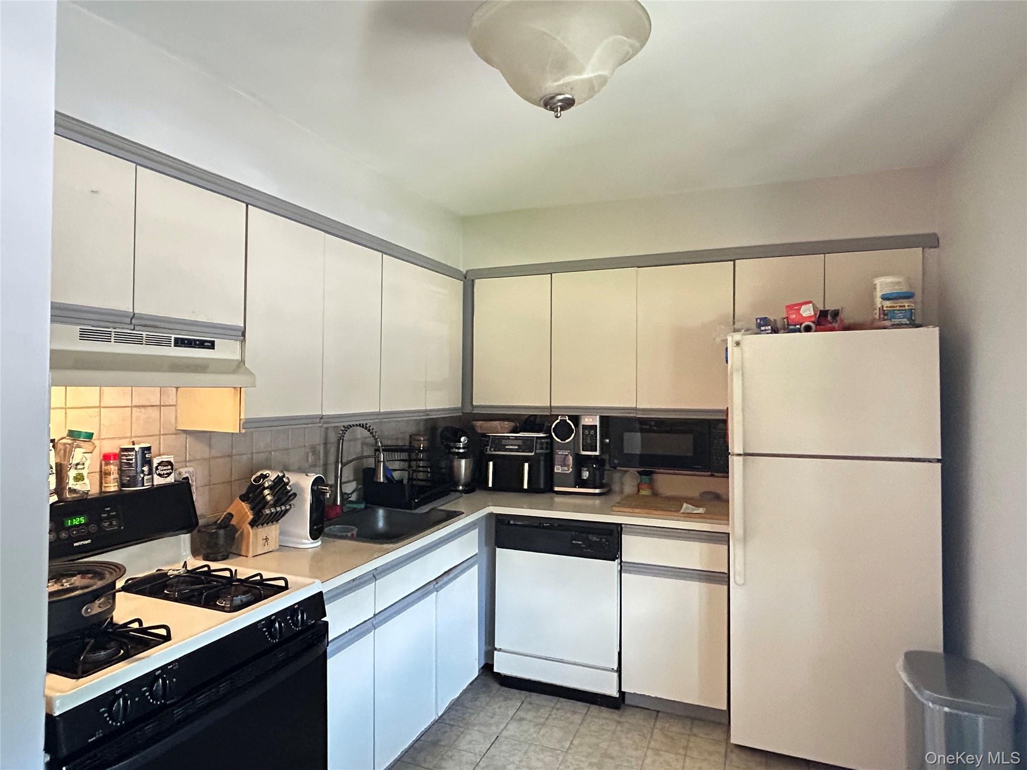 18 Cedar Court, Unit 18 photo 3