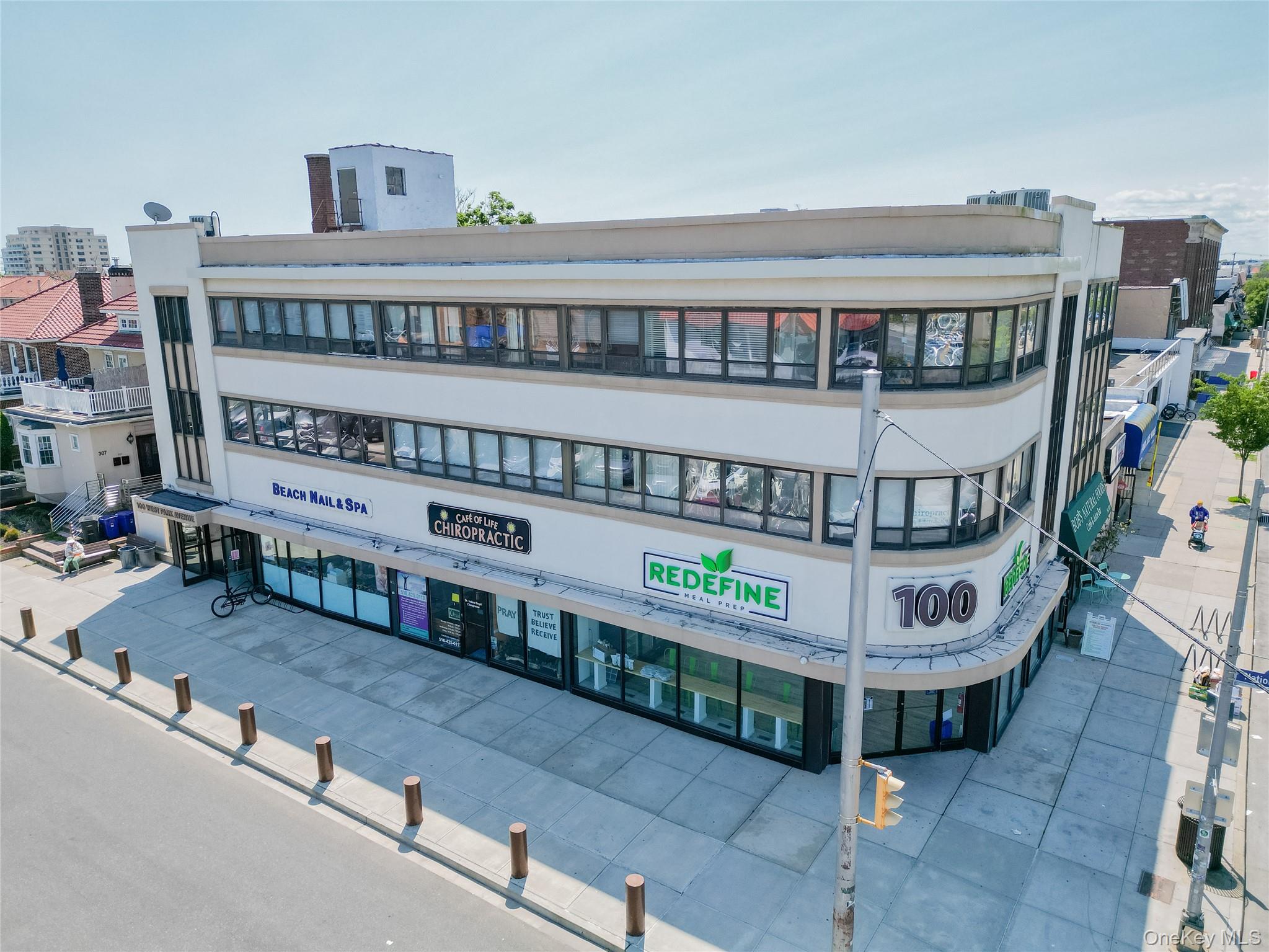 100 W Park Avenue, Unit 204