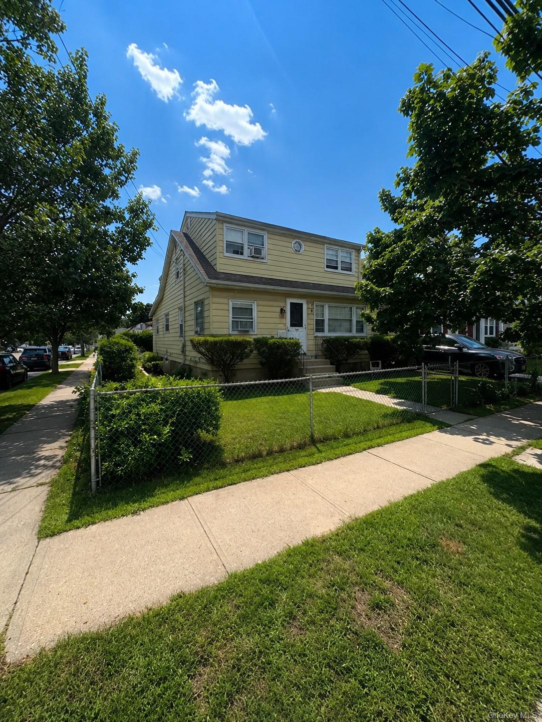 801 Oak Street – For Sale