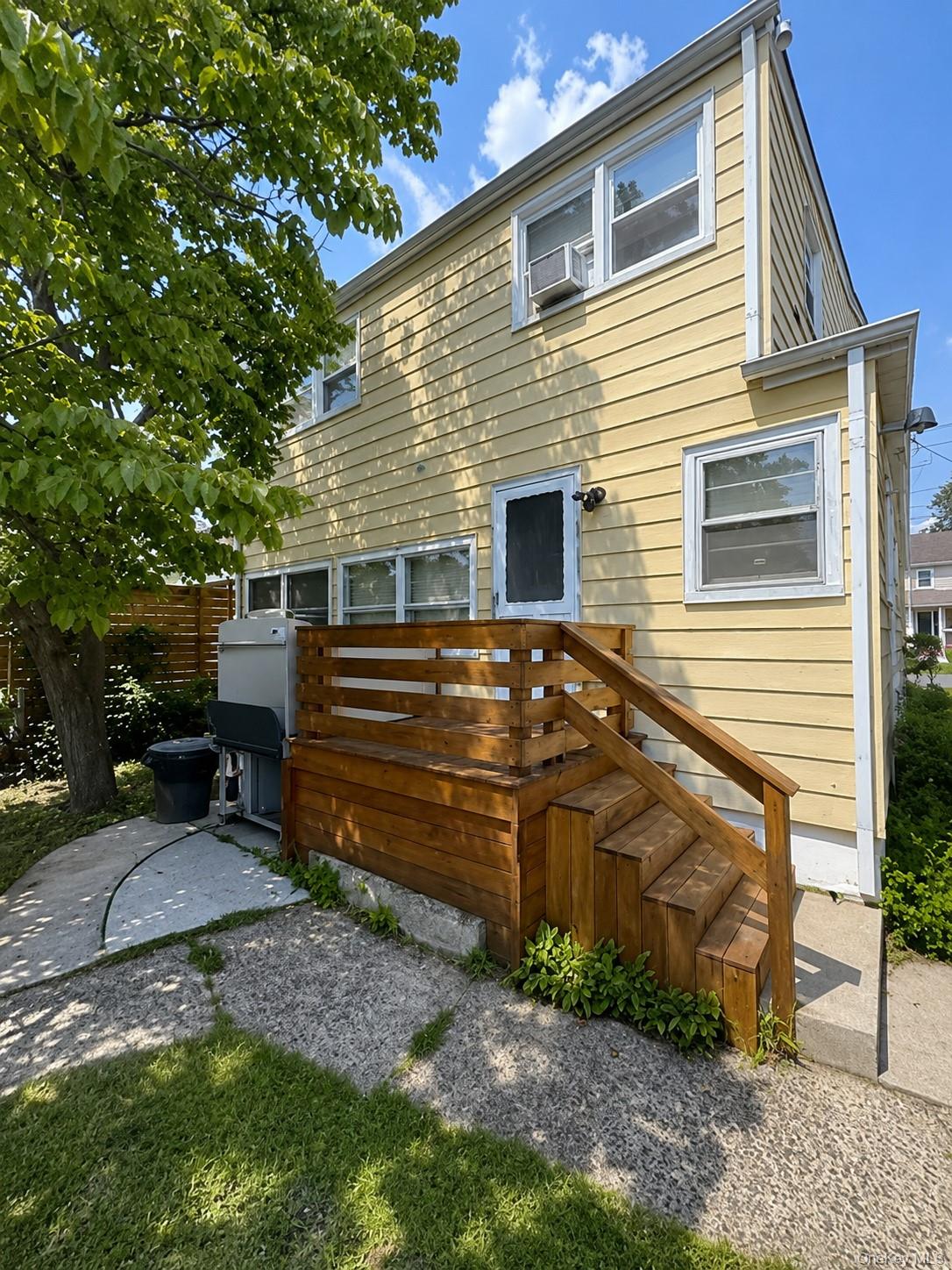 801 Oak Street – For Sale photo 2