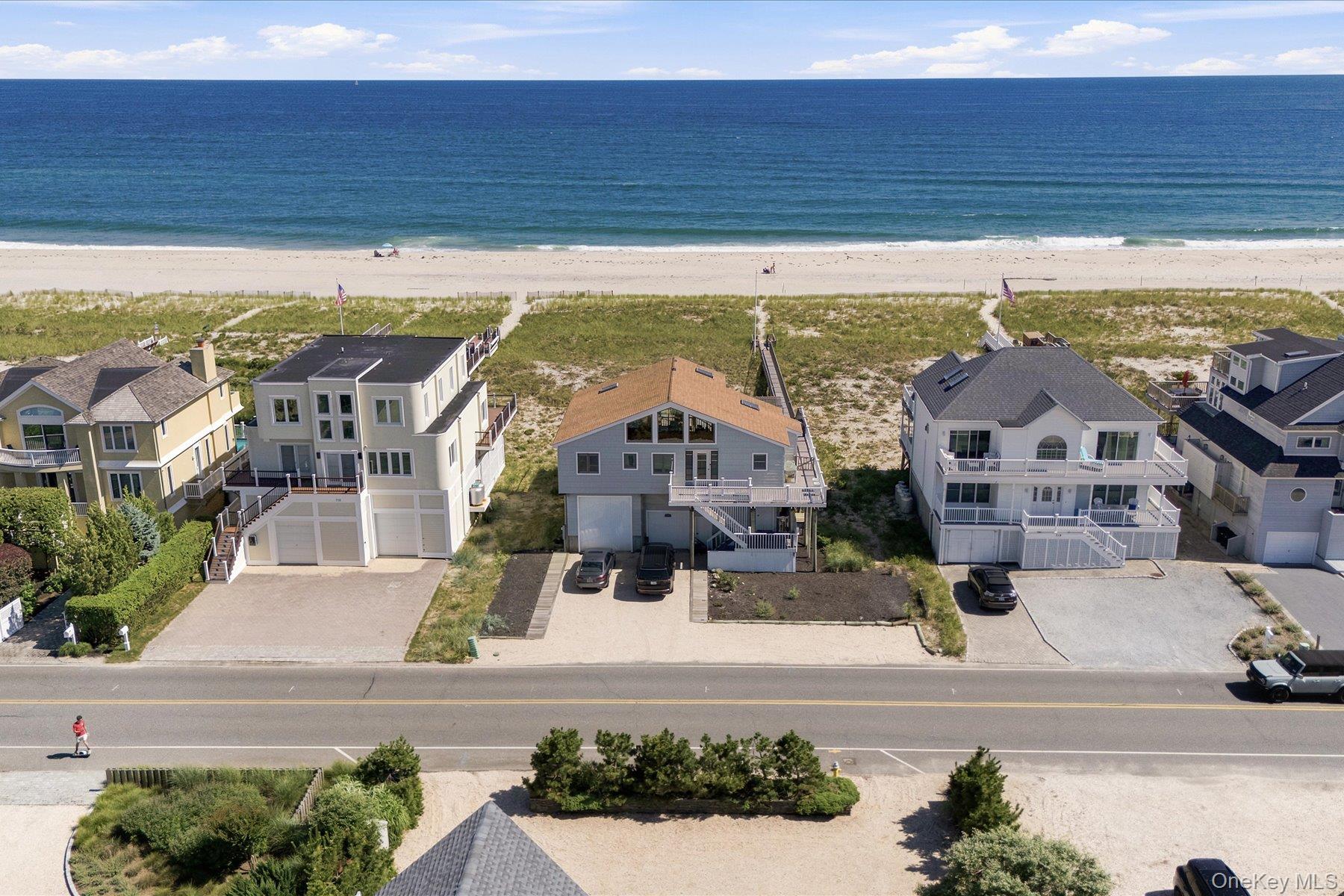 717 Dune Road – For Rent