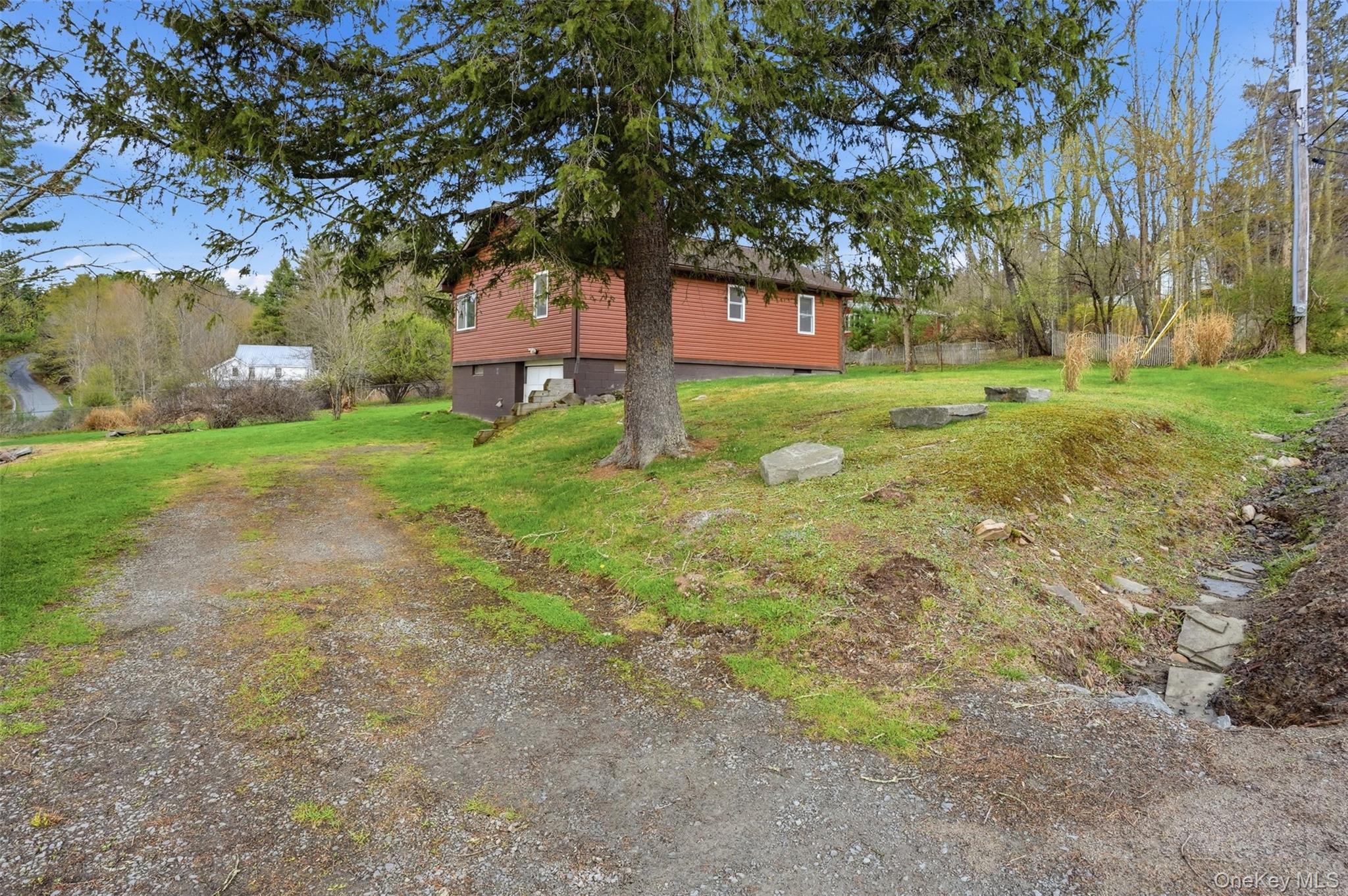 27 Old County Road – For Sale photo 3