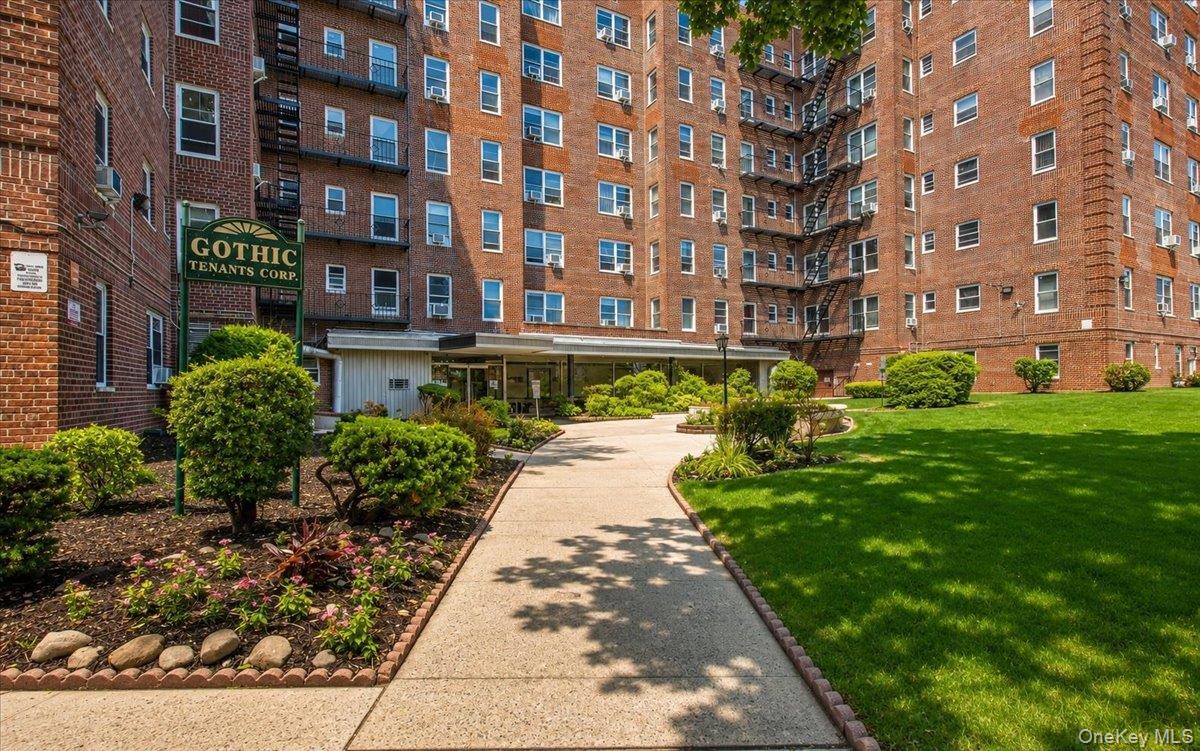 84-50 169th Street, Unit 315 photo 2