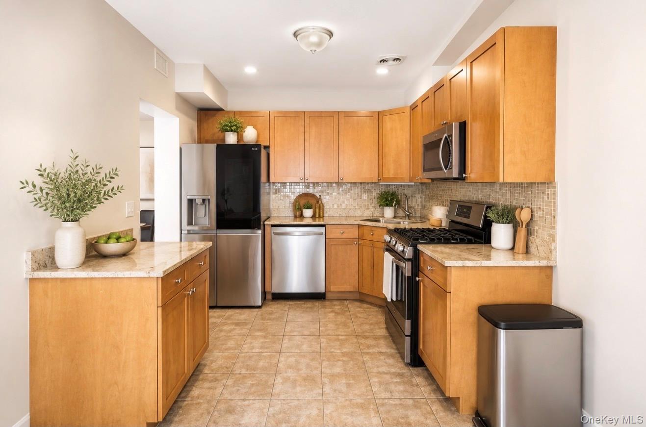 1467 Royce Street, Unit 3L photo 2