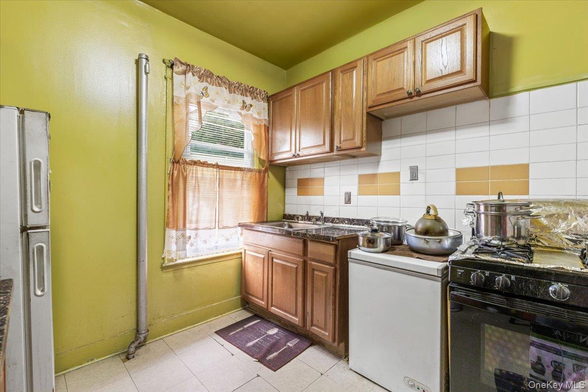 849 E 219th Street – For Sale photo 4