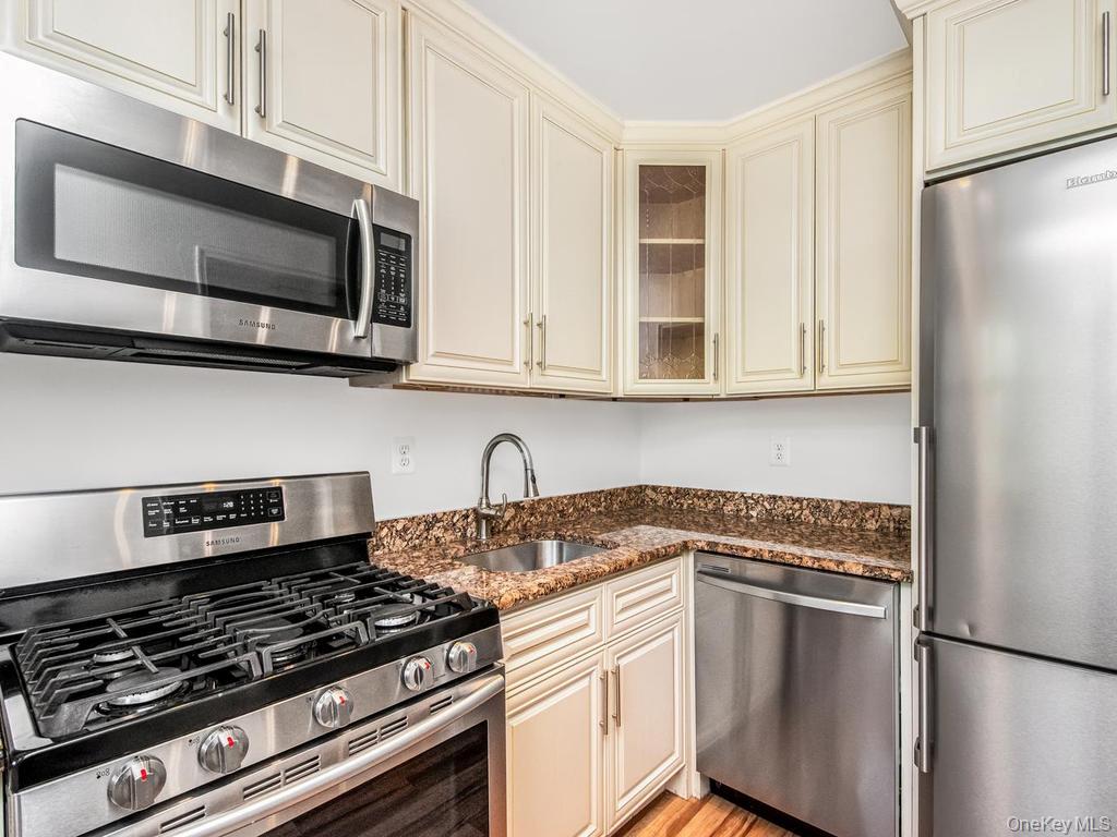 4705 Henry Hudson Parkway W, Unit 3C photo 9