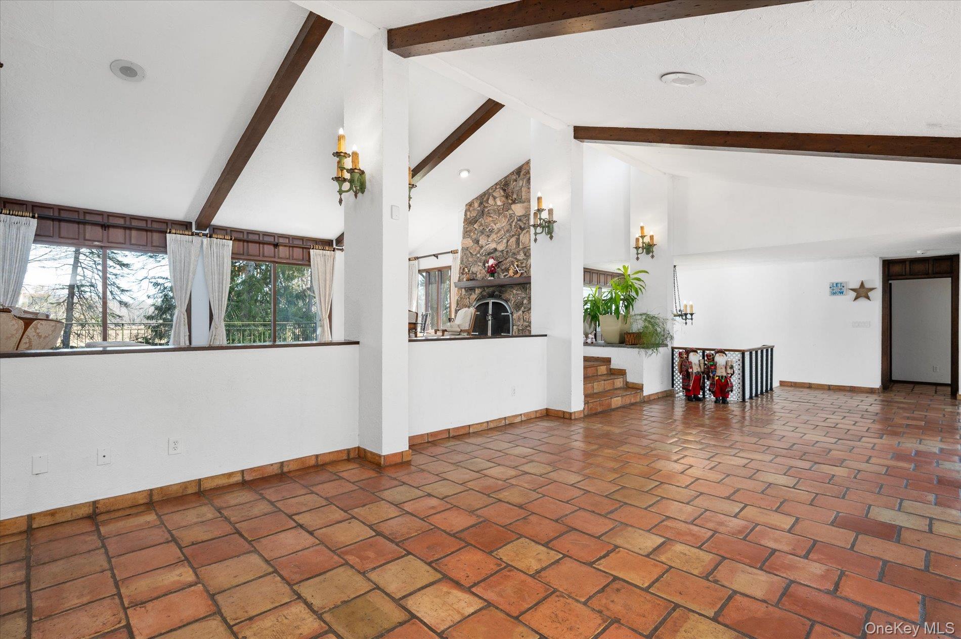 8 Plaka Court – For Rent photo 6