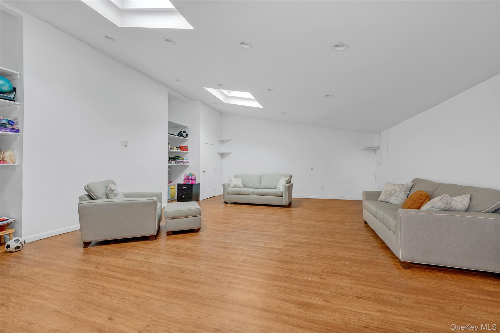 8 Plaka Court – For Rent photo 29