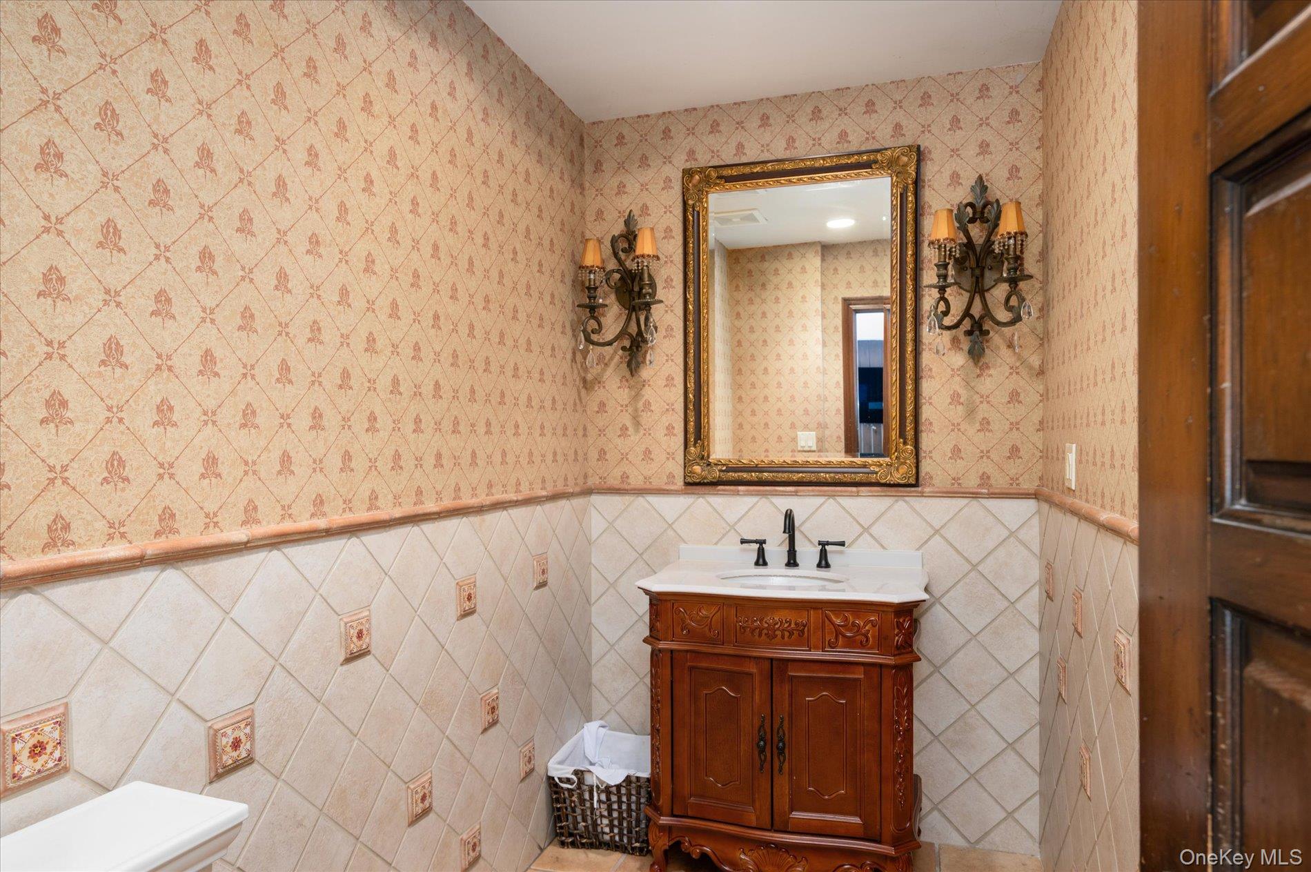 8 Plaka Court – For Rent photo 16