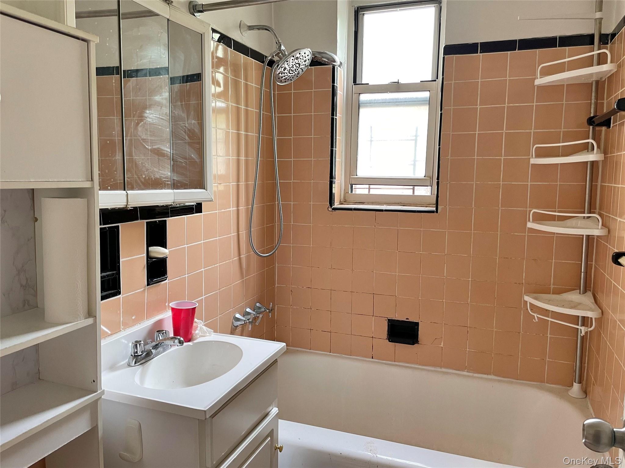 65-15 Yellowstone Boulevard, Unit 2C photo 5