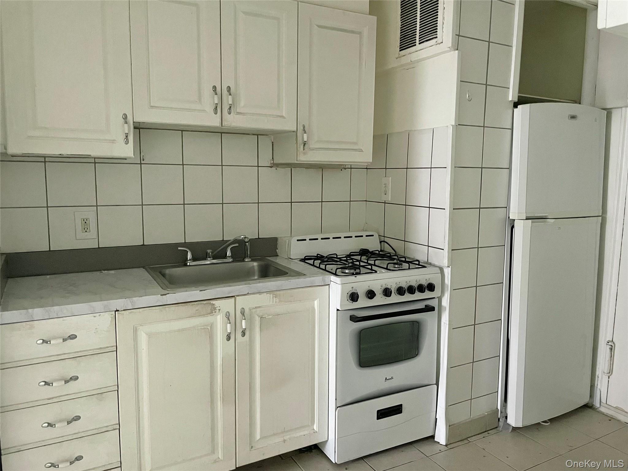 65-15 Yellowstone Boulevard, Unit 2C photo 2
