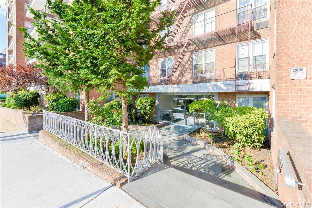 67-50 Thornton Place, Unit 4S