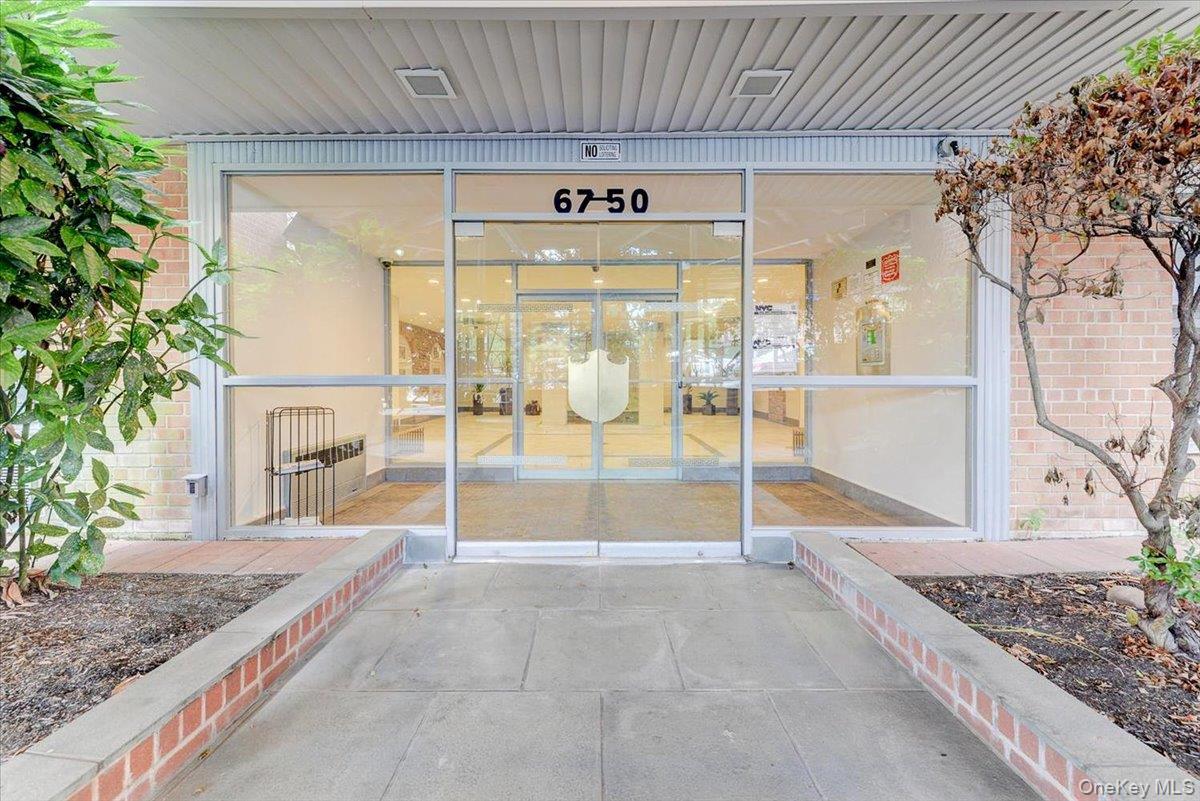 67-50 Thornton Place, Unit 4S photo 2