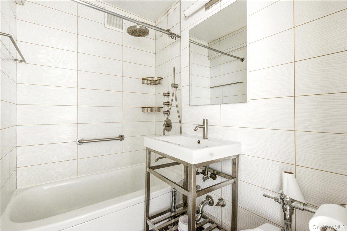 67-50 Thornton Place, Unit 4S photo 22