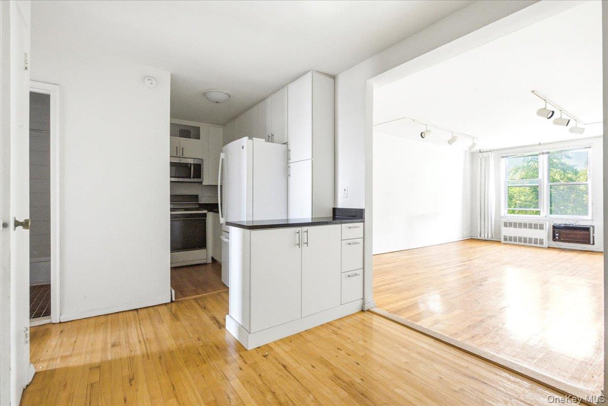 67-50 Thornton Place, Unit 4S photo 11