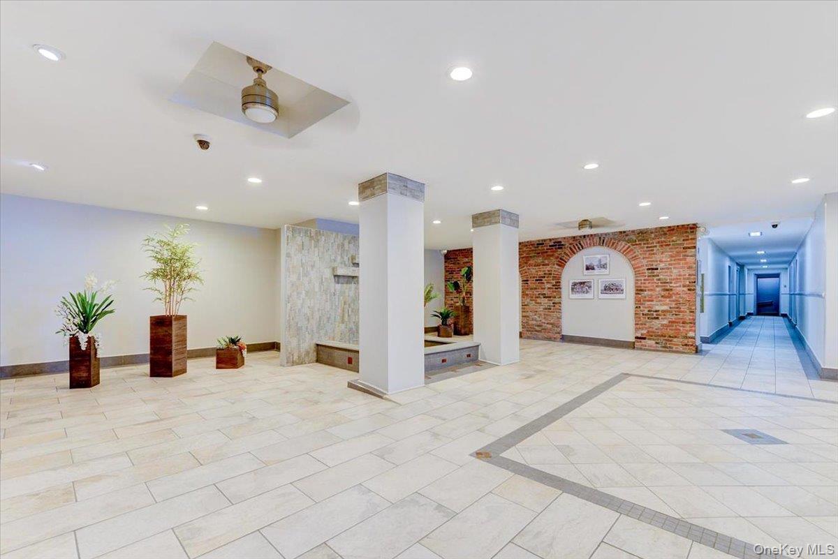 67-50 Thornton Place, Unit 4S photo 3